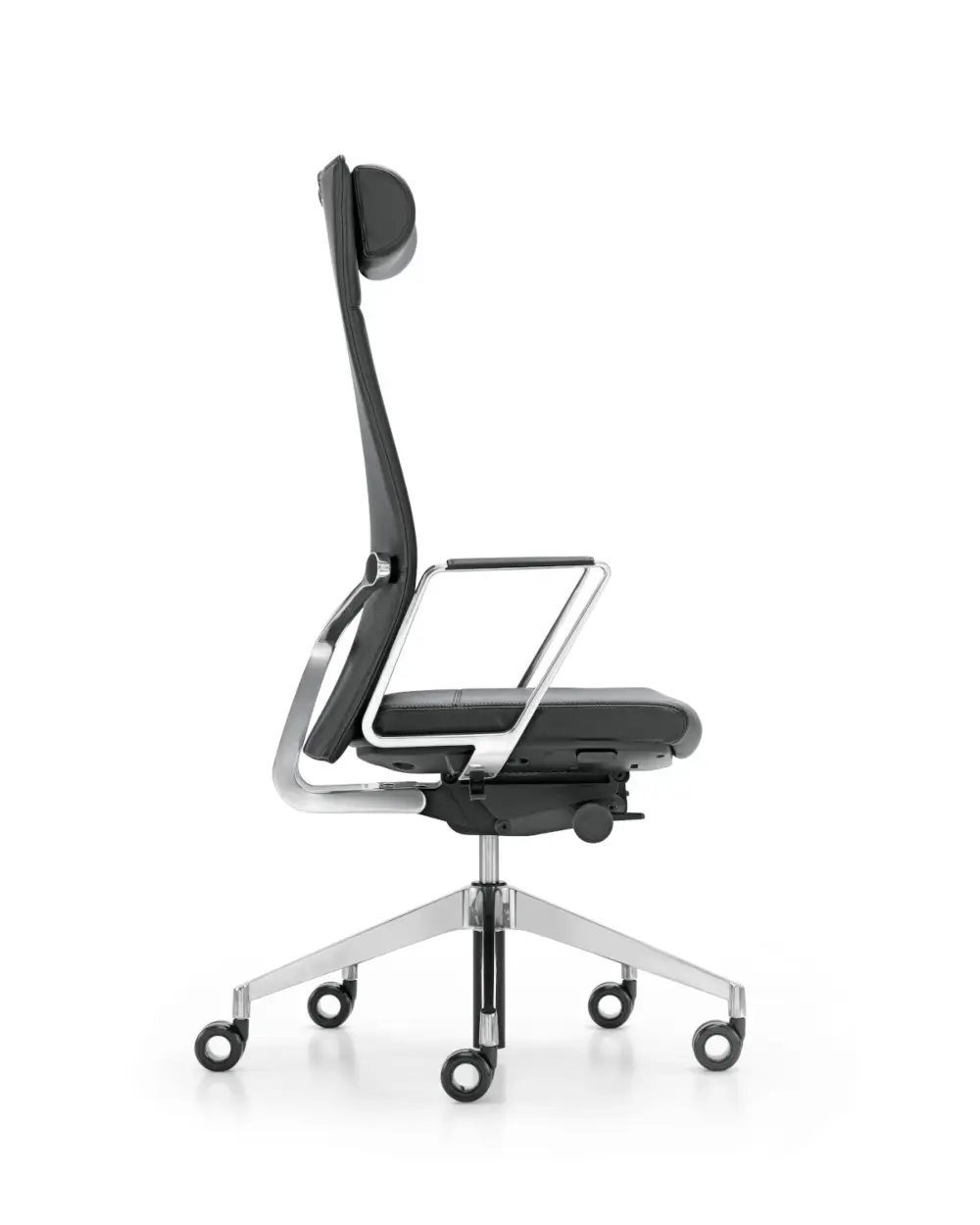 Girsberger Diagon Executive Bürostuhl in seitlicher Ansicht mit hoher Rückenlehne und Kopfstütze für moderne Büroräume.