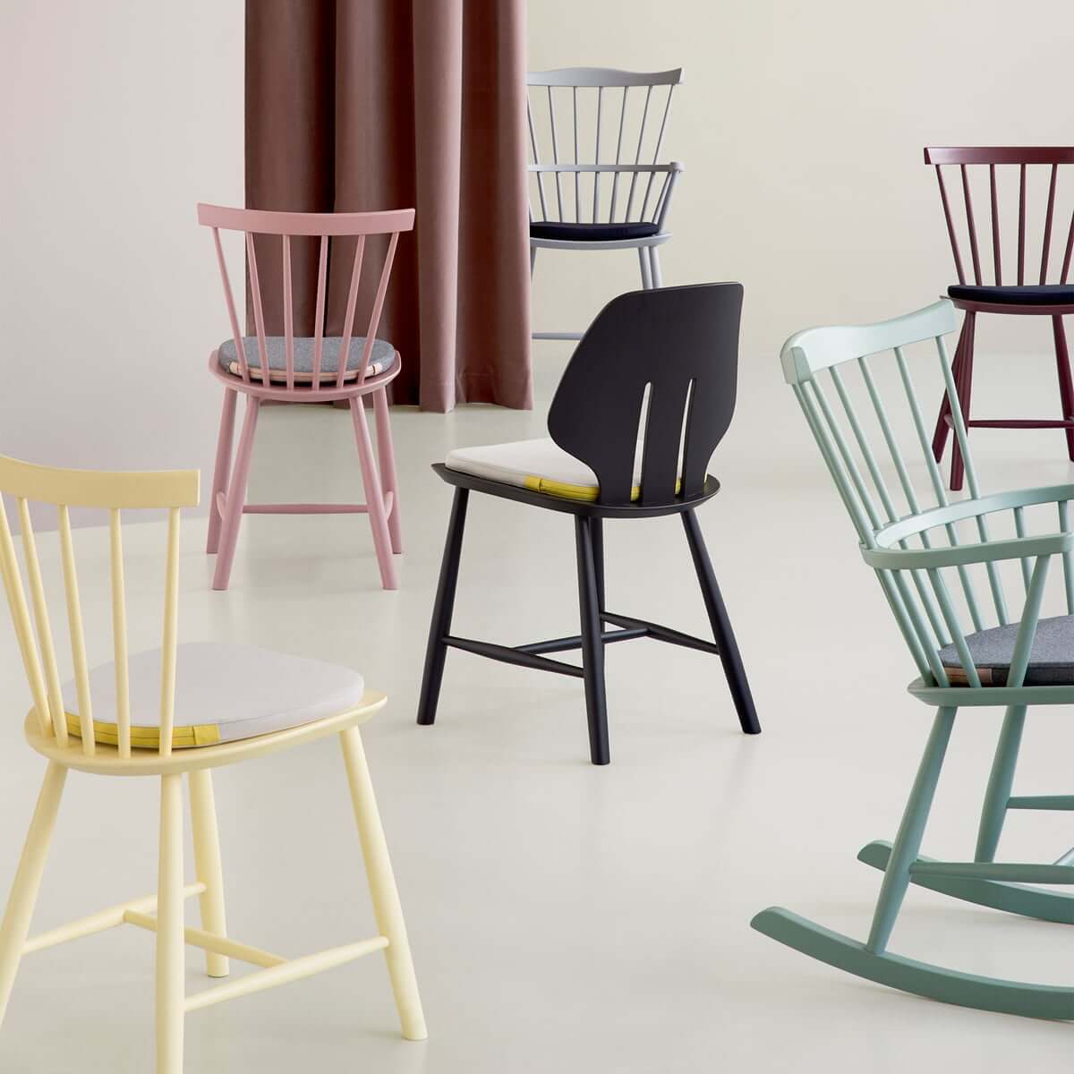 FDB Møbler J46 Stuhl im minimalistischen Wohnbereich, leicht, elegant und hochwertig – funktionales dänisches Design