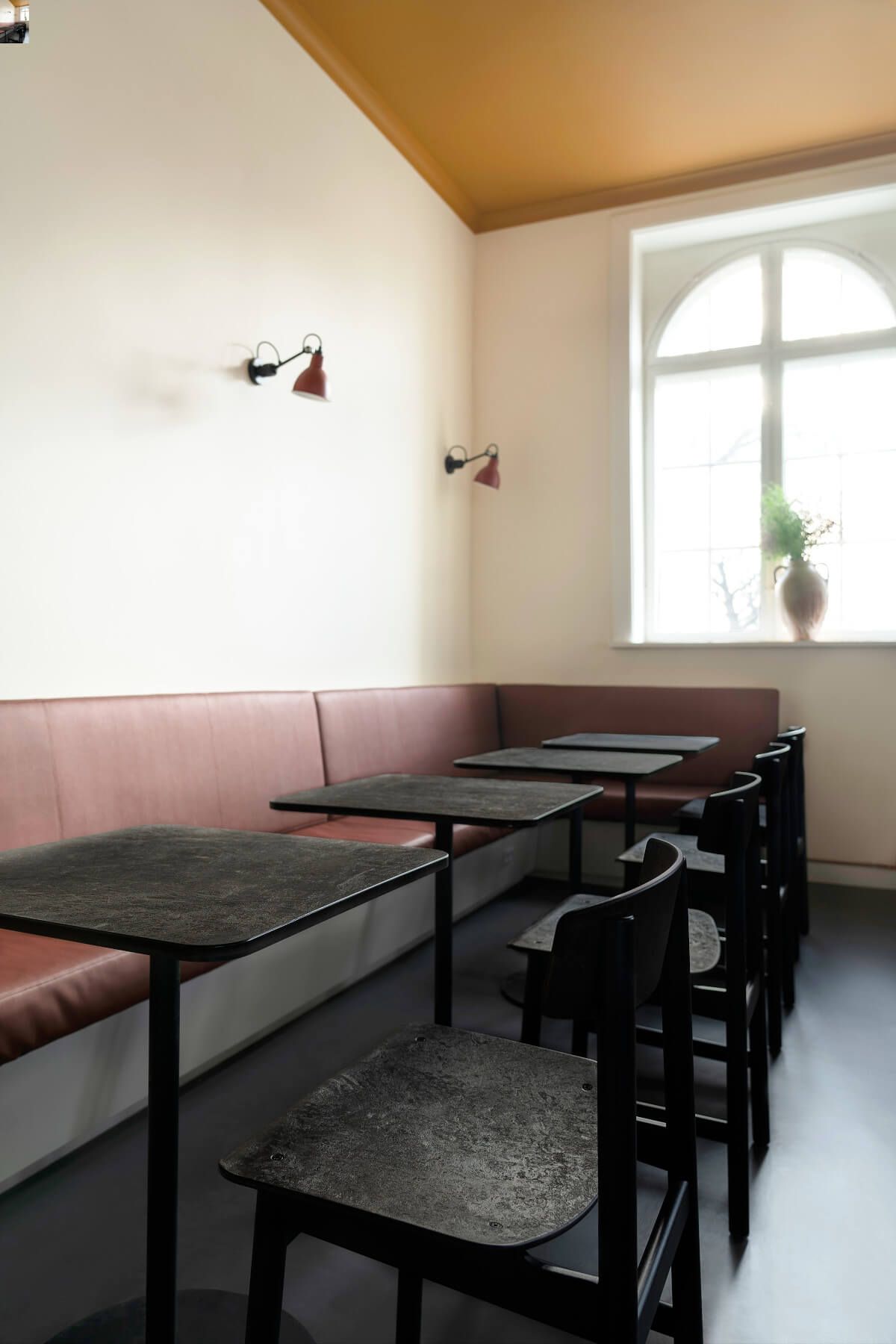 Mater Cafe Tisch, 60 x 60 cm, coffee waste black