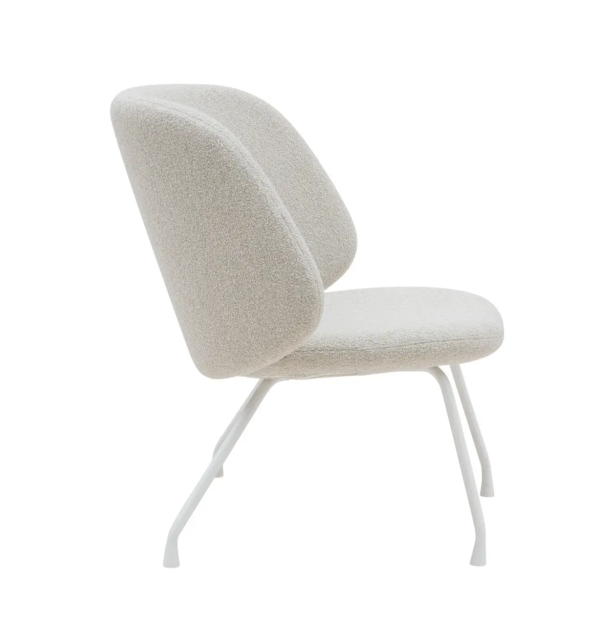 Softline Evy Sessel in Beige aus seitlicher Perspektive mit geschwungener gepolsterter Rückenlehne, flacher Sitzfläche und hellem Metallgestell.