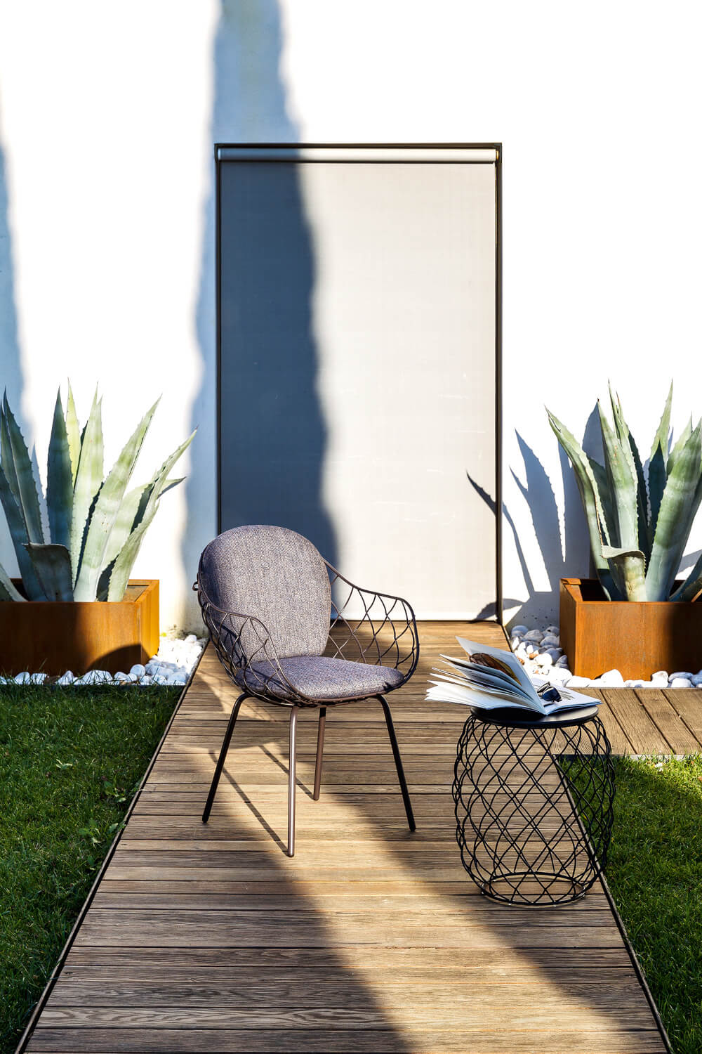 Magis Piña Outdoor Stuhl im Garten oder auf der Terrasse, leicht, wetterfest und hochwertig – italienisches Design