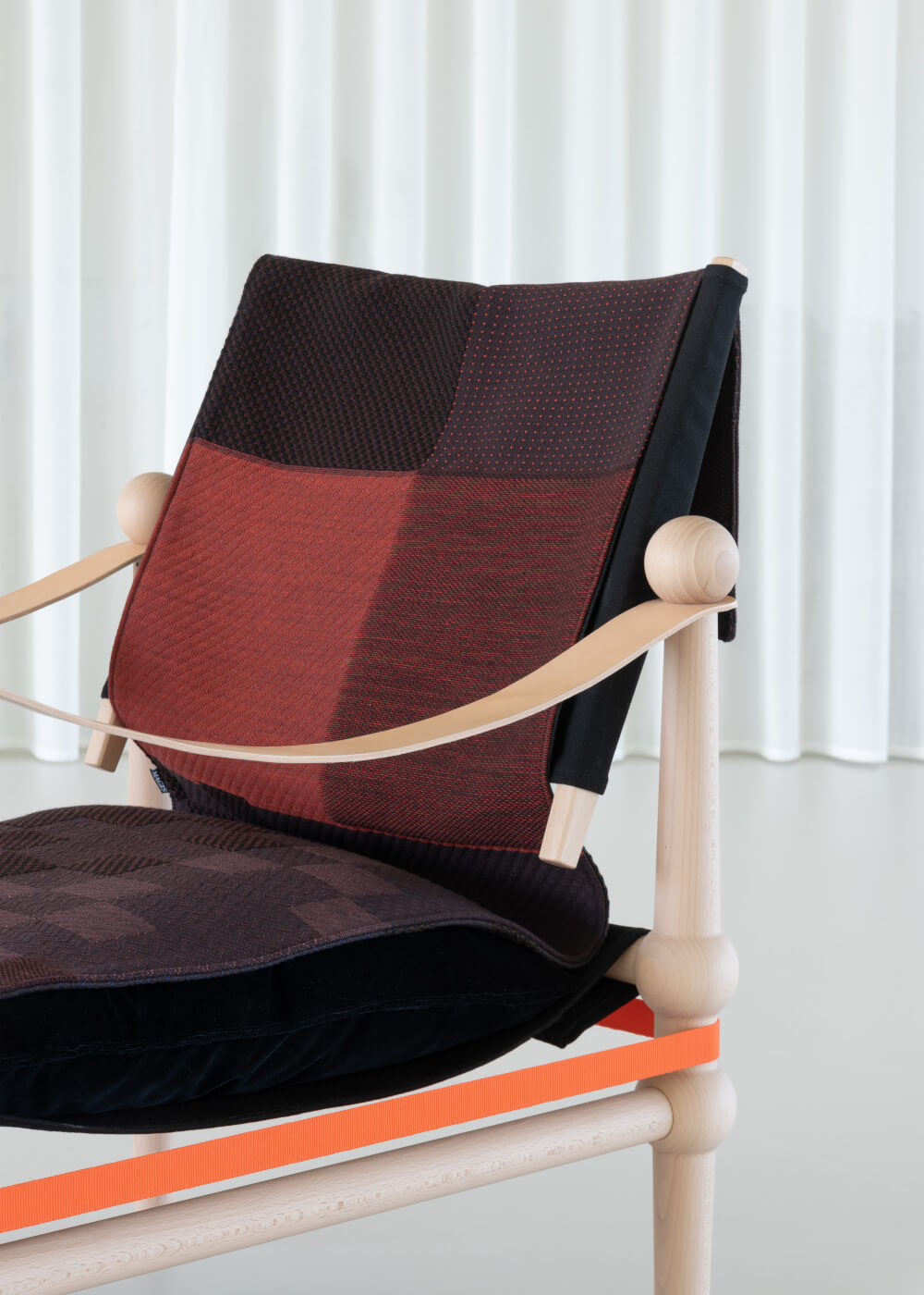 Magis Twain Sessel im modernen Arbeits- oder Lesebereich, leicht, ergonomisch und elegant – Design aus Italien