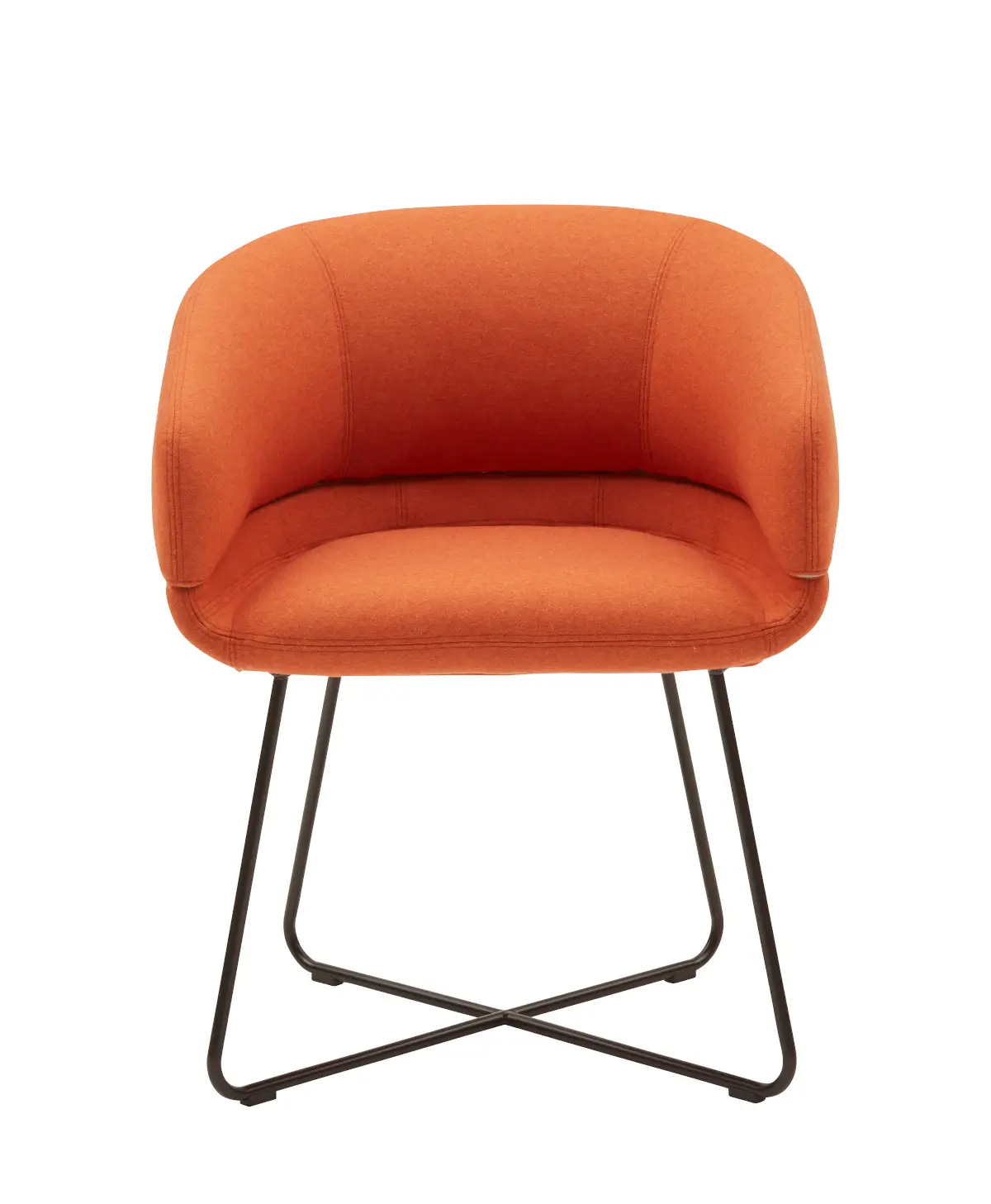 Softline Caleto Loungesessel in Orange in gerader Vorderansicht mit gepolsterter Sitzfläche, umlaufender Rücken- und Armlehne sowie schwarzem Metallgestell.