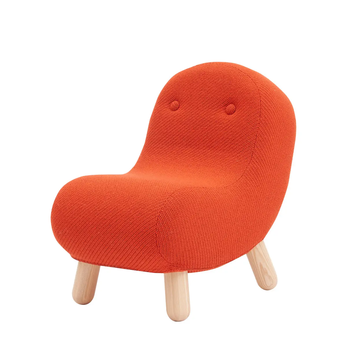 Softline Bob Sessel in Orange aus vorderer Perspektive mit geschwungener Sitzschale, zwei Knopfdetails und vier hellen Holzbeinen.