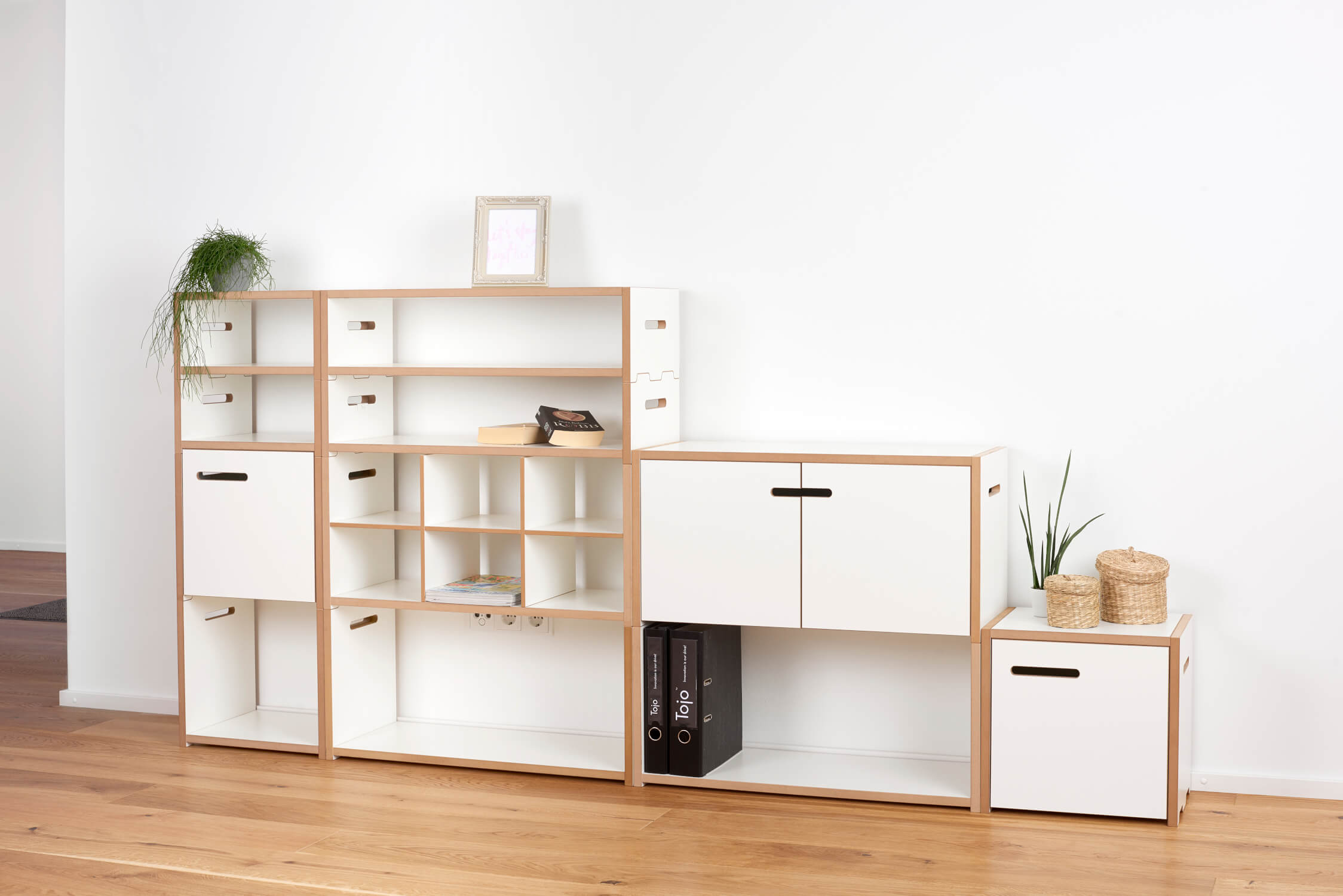 Tojo Halbstark Regal Ambiente