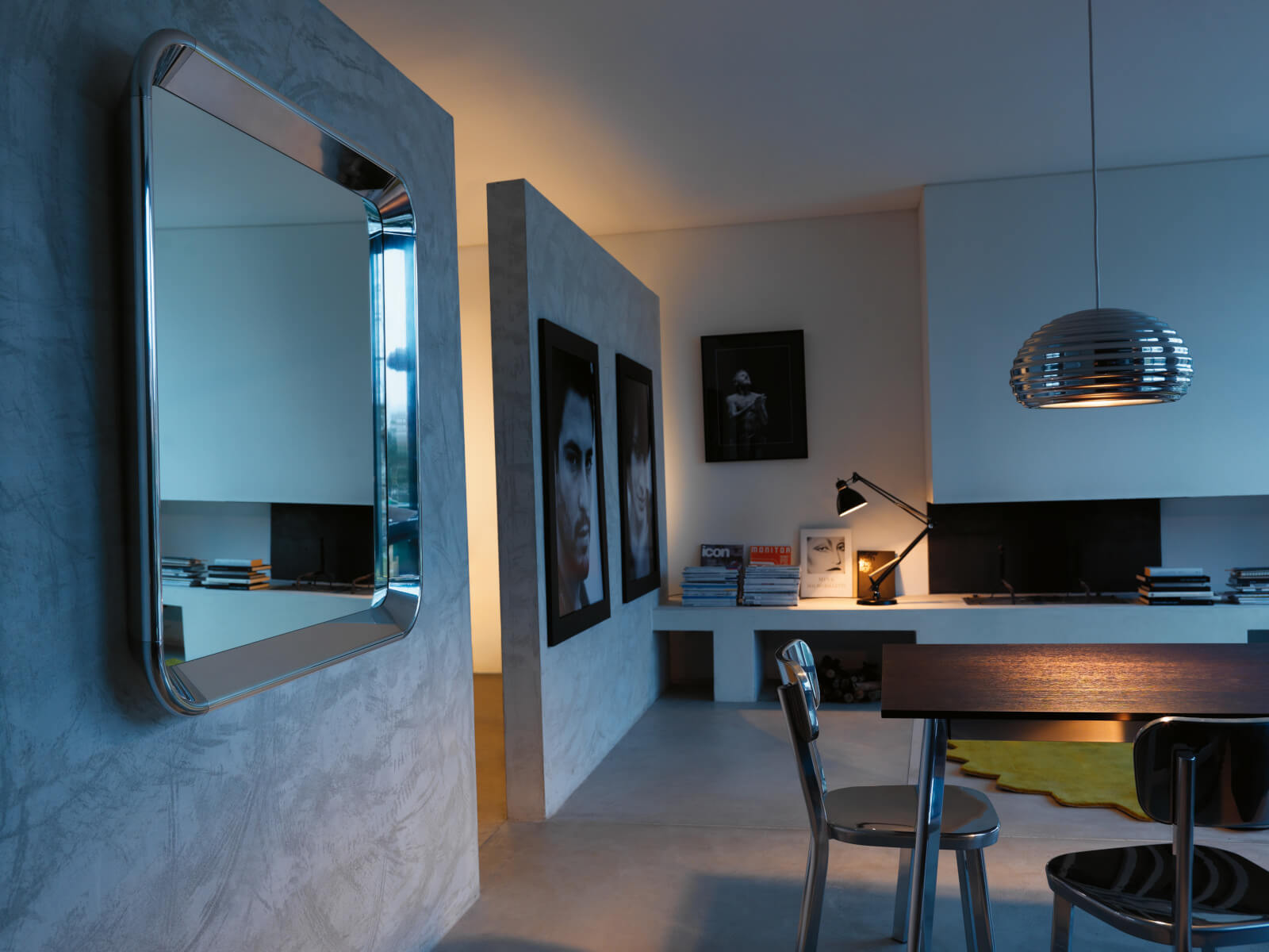 Moderner Magis Déjà-vu Spiegel, reflektierend, hochwertig und stilvoll – ergänzt minimalistisches Raumambiente