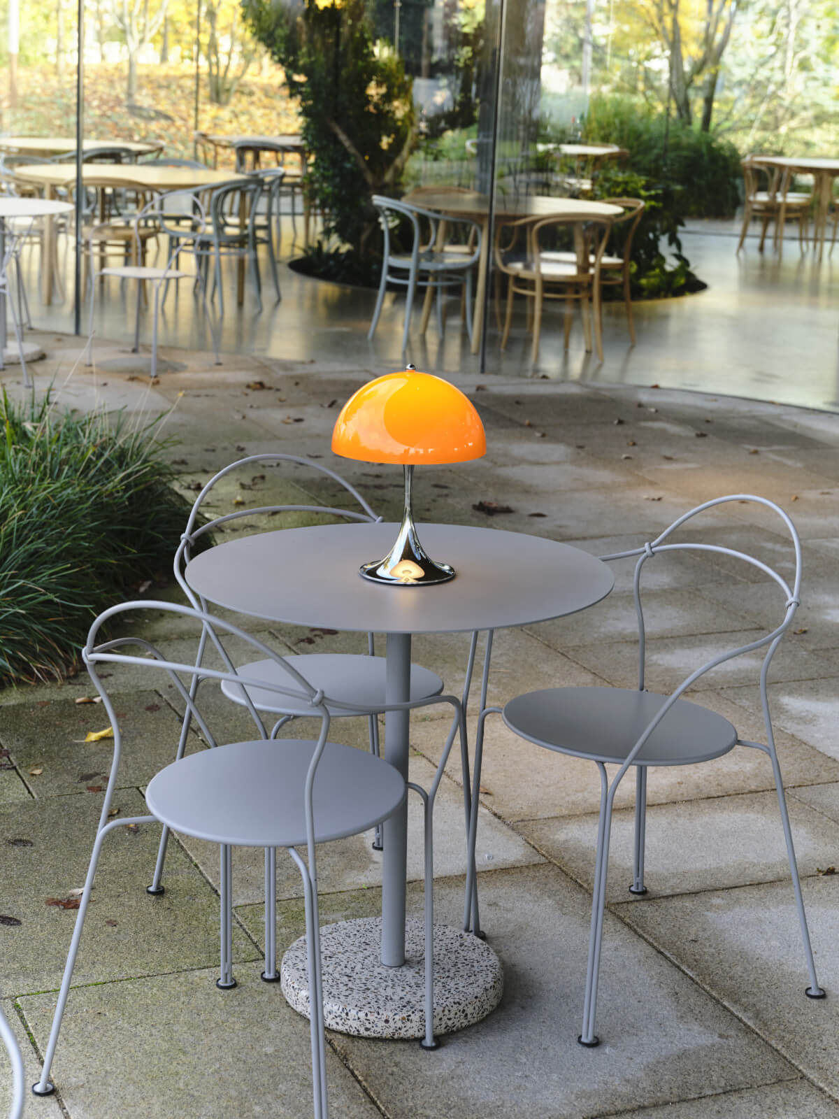 Panthella 250 Portable von Louis Poulsen, kabellose LED-Tischleuchte, skandinavisches Design, dimmbar, mobil einsetzbar