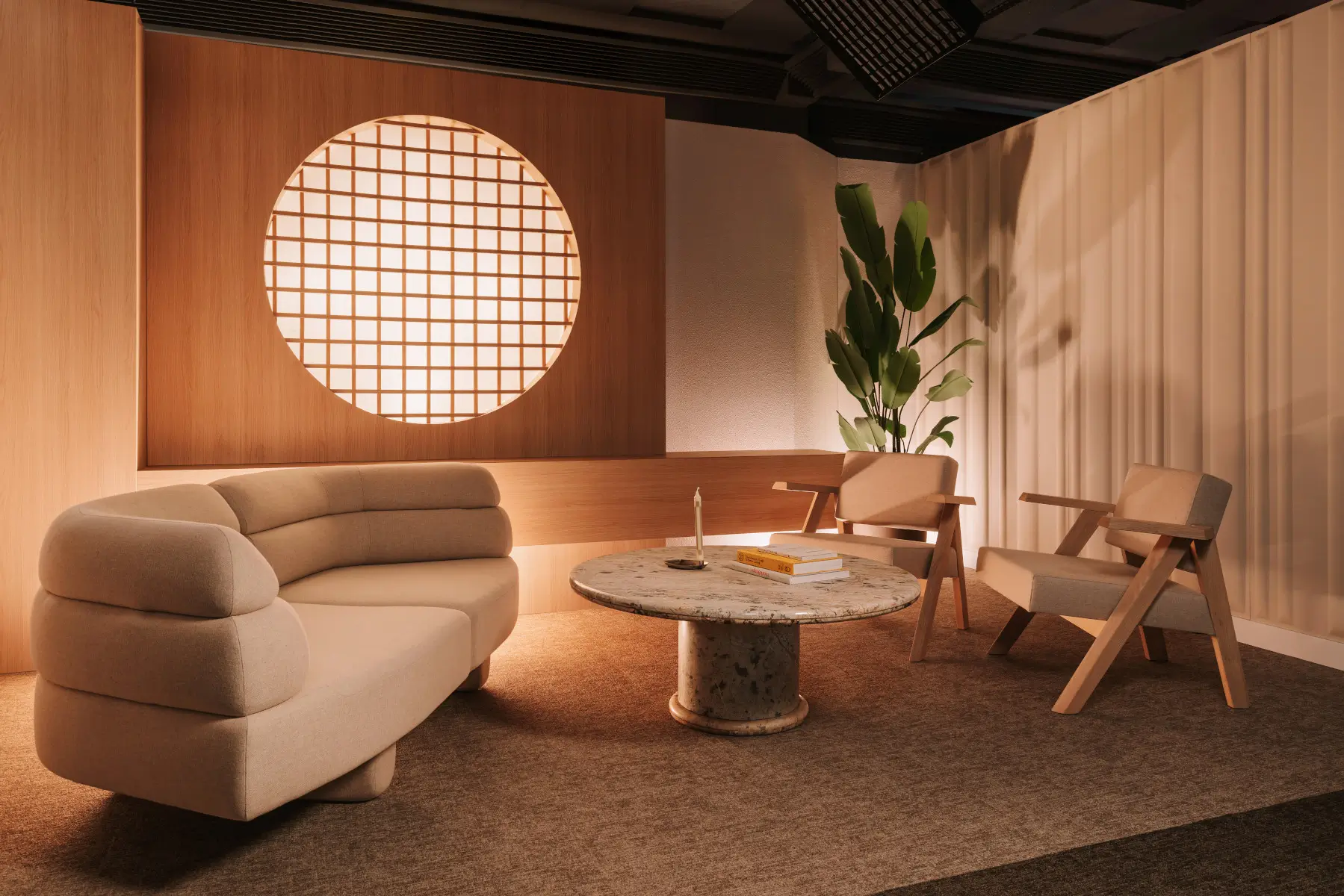 Noti Clapp Sessel in Beige mit Holzgestell und Armlehnen in einem modernen Lounge-Bereich