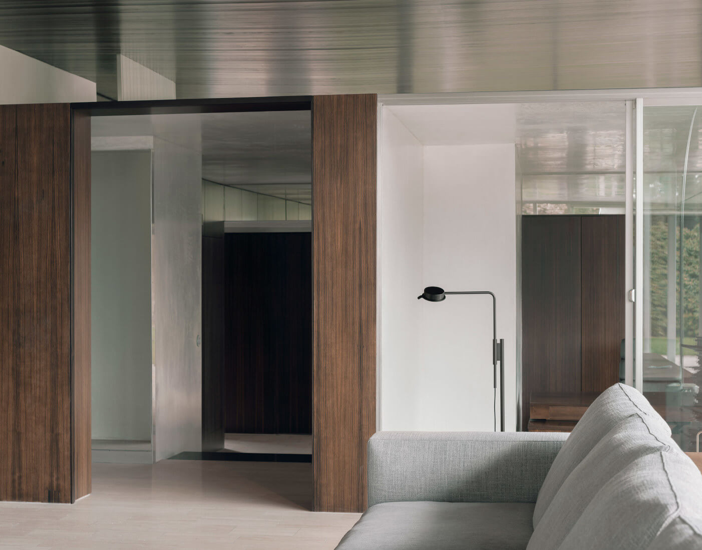 w102 Chipperfield Stehleuchte, brass / steel