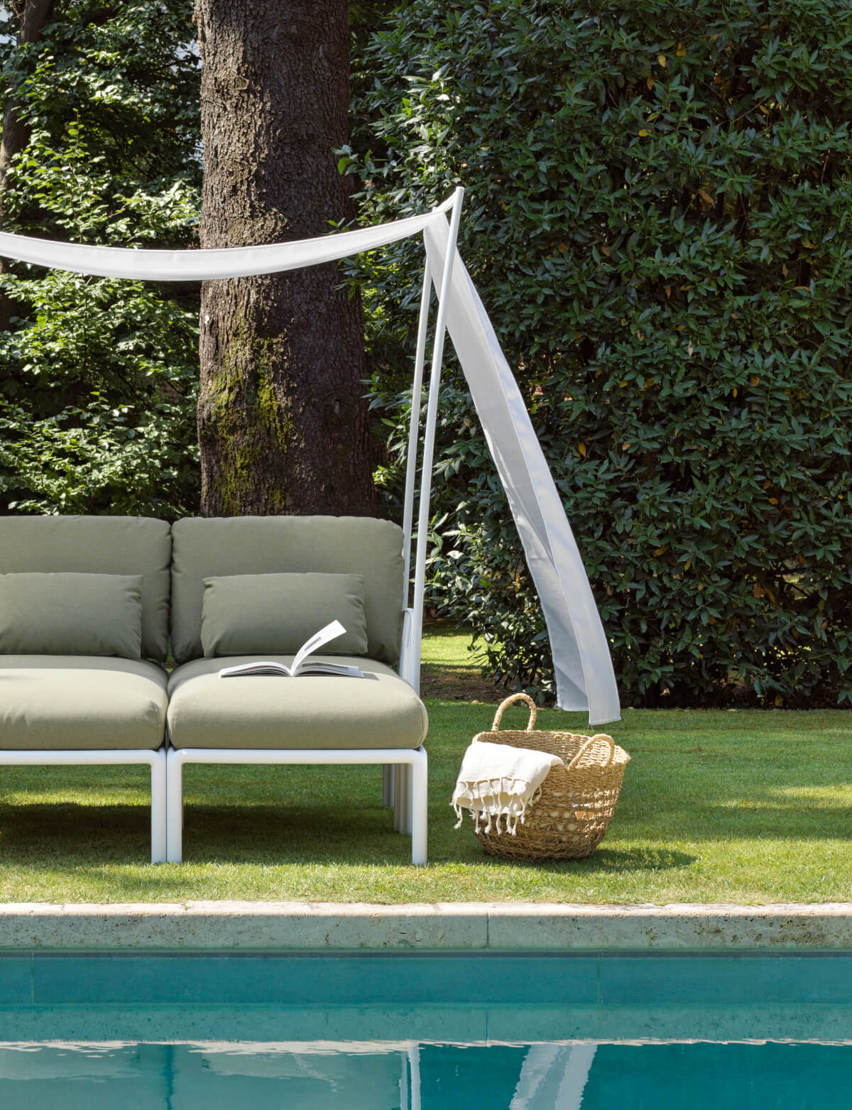 Nardi Komodo Modulsofa Mittelelement auf moderner Terrasse, wetterfest, komfortabel und flexibel kombinierbar