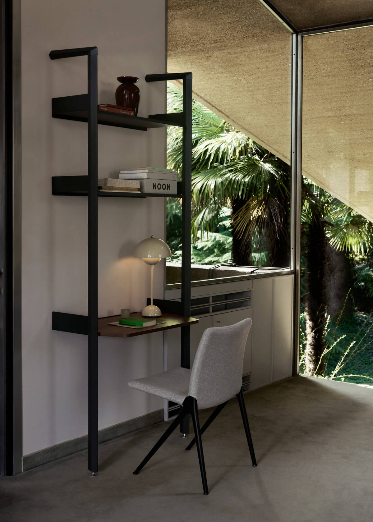 &Tradition Kape IF7 Stuhl hochwertig verarbeitet mit Holz und Stoff, stilvoller Sitzstuhl für Essbereich