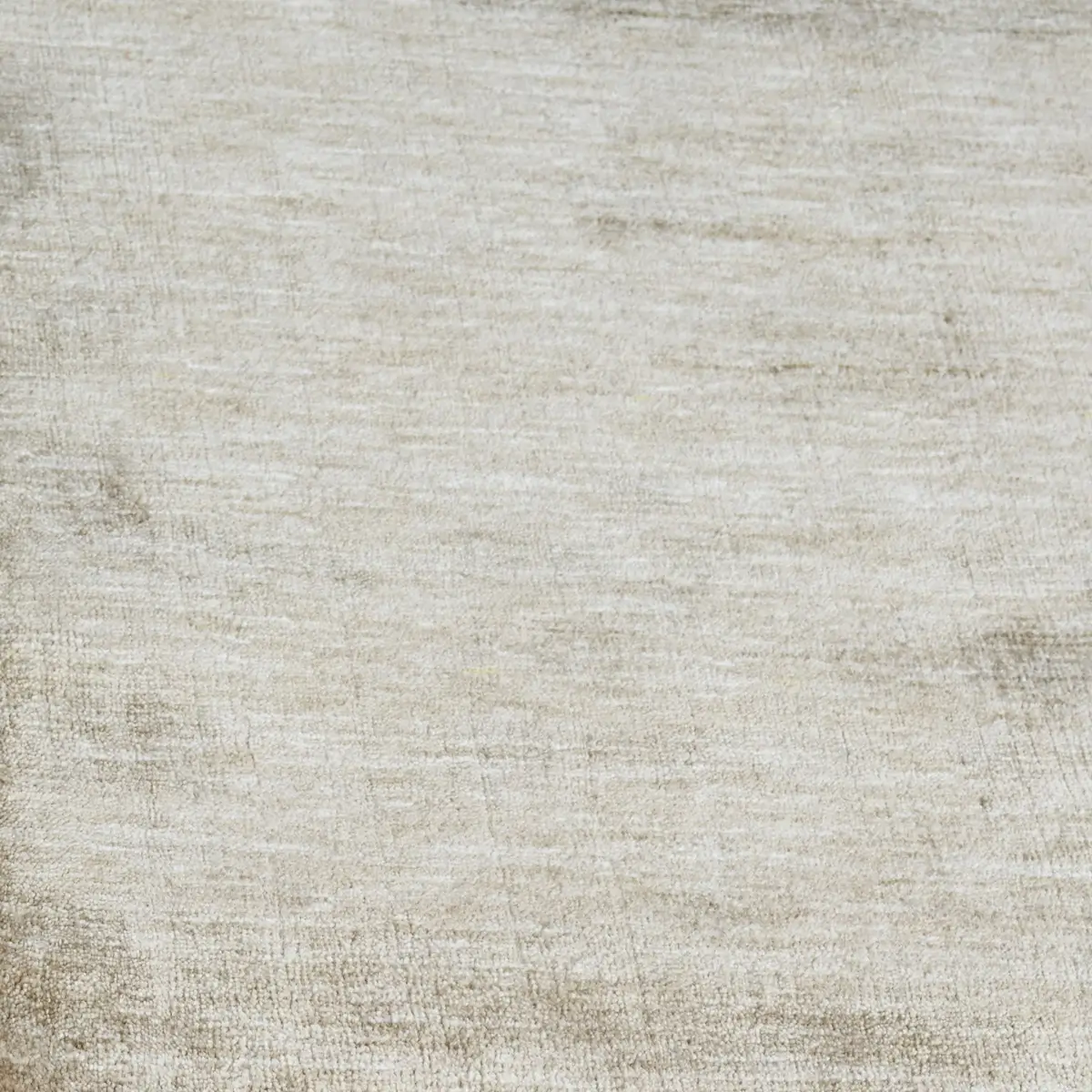 Detailaufnahme des Massimo Copenhagen Bamboo Teppichs in Beige mit feiner Textur, dezenten Farbverläufen und leicht glänzender Oberfläche.