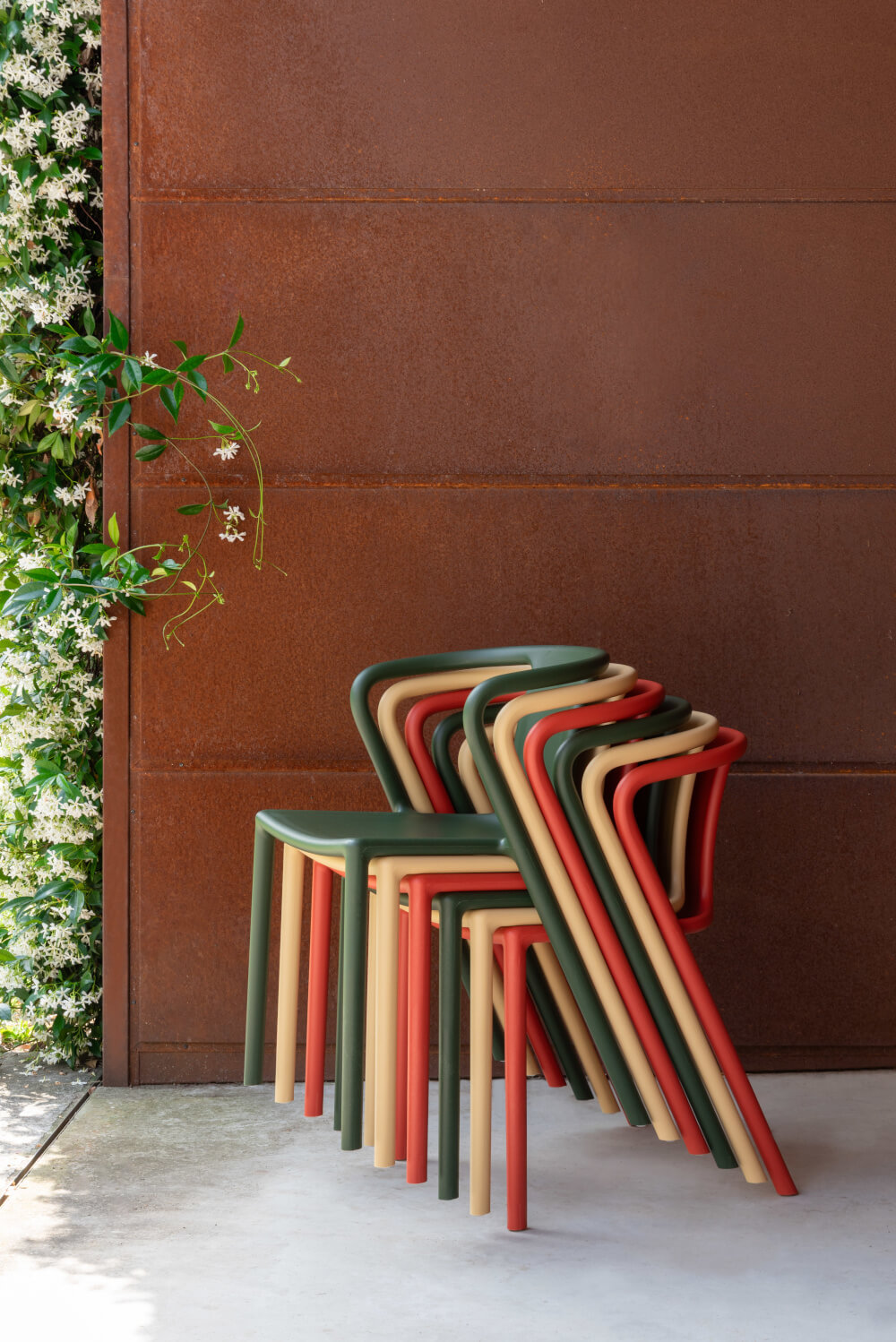 Magis Air-Armchair, ergonomisch und bequem, stapelbar, ideal für minimalistisches Wohn- oder Arbeitszimmer