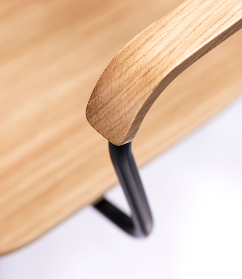 FDB Møbler J183 Holmen, nordischer Armlehnstuhl, ergonomisch, langlebig, schwarz/eiche, nachhaltig