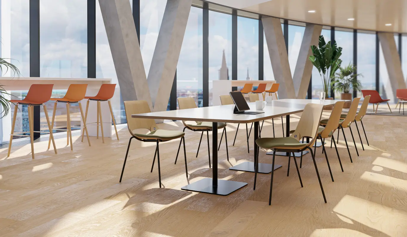 interstuhl-shuffle-wood-besucherstuehle-barhocker.webp?width=3000