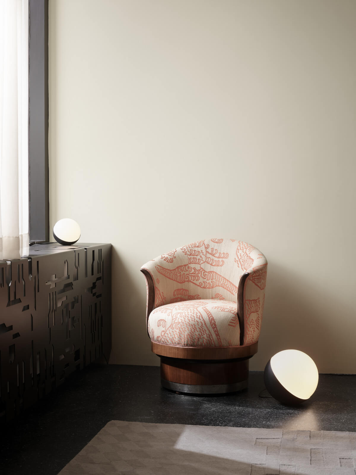 Louis Poulsen VL Studio Tisch- und Stehleuchte mit Opalglas für weiches, gleichmäßiges Ambiente-Licht.