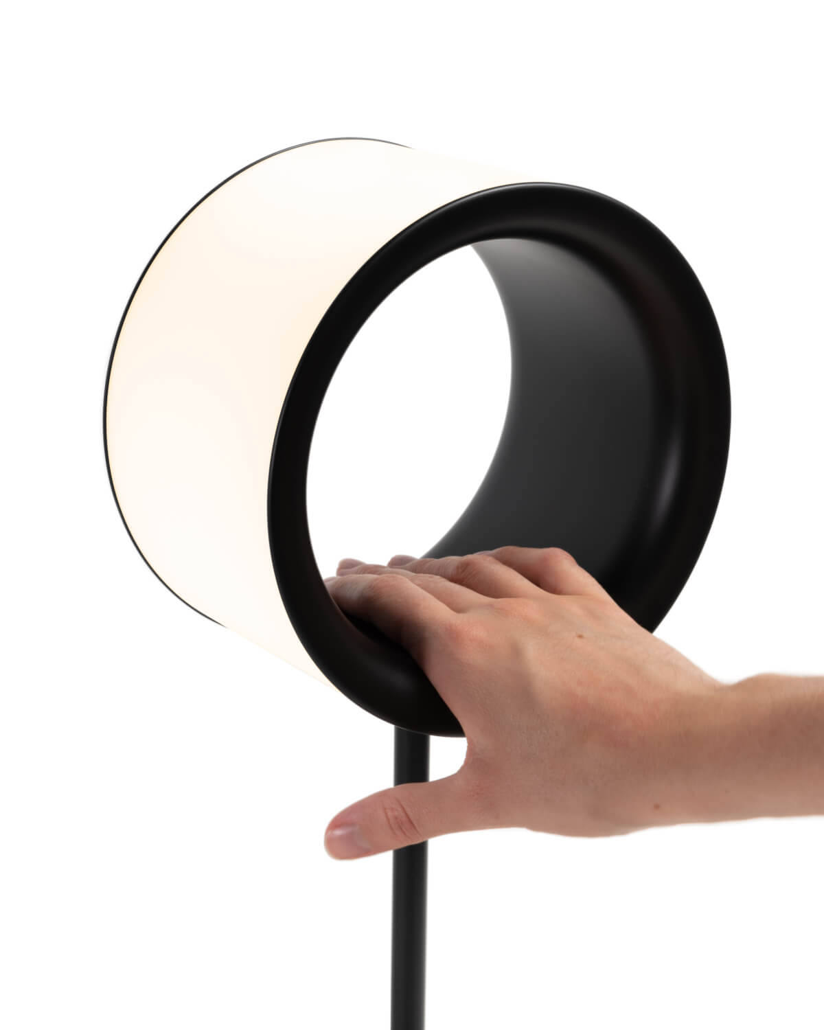 Magis Lost LED Stehleuchte, modernes italienisches Design, elegant und funktional – stilvolle Raumbeleuchtung