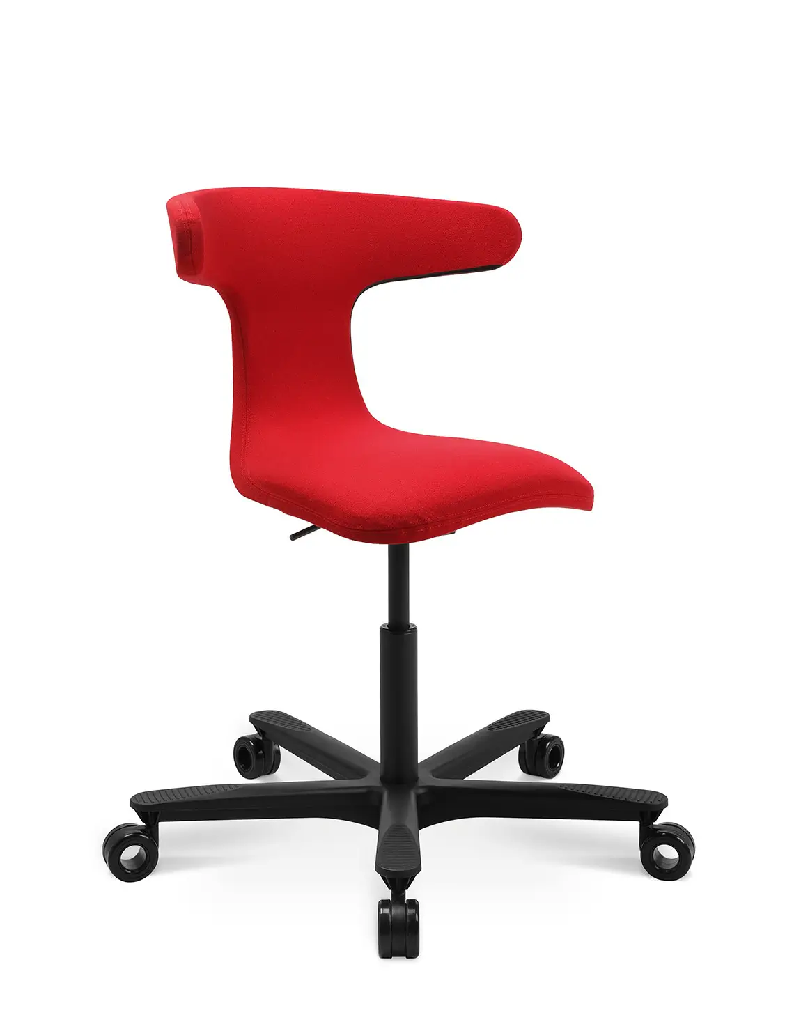 Wagner W-ork Pad Drehstuhl mit rotem Stoffbezug und Rollen in perspektivischer Vorderansicht für ergonomisches, dynamisches Sitzen.