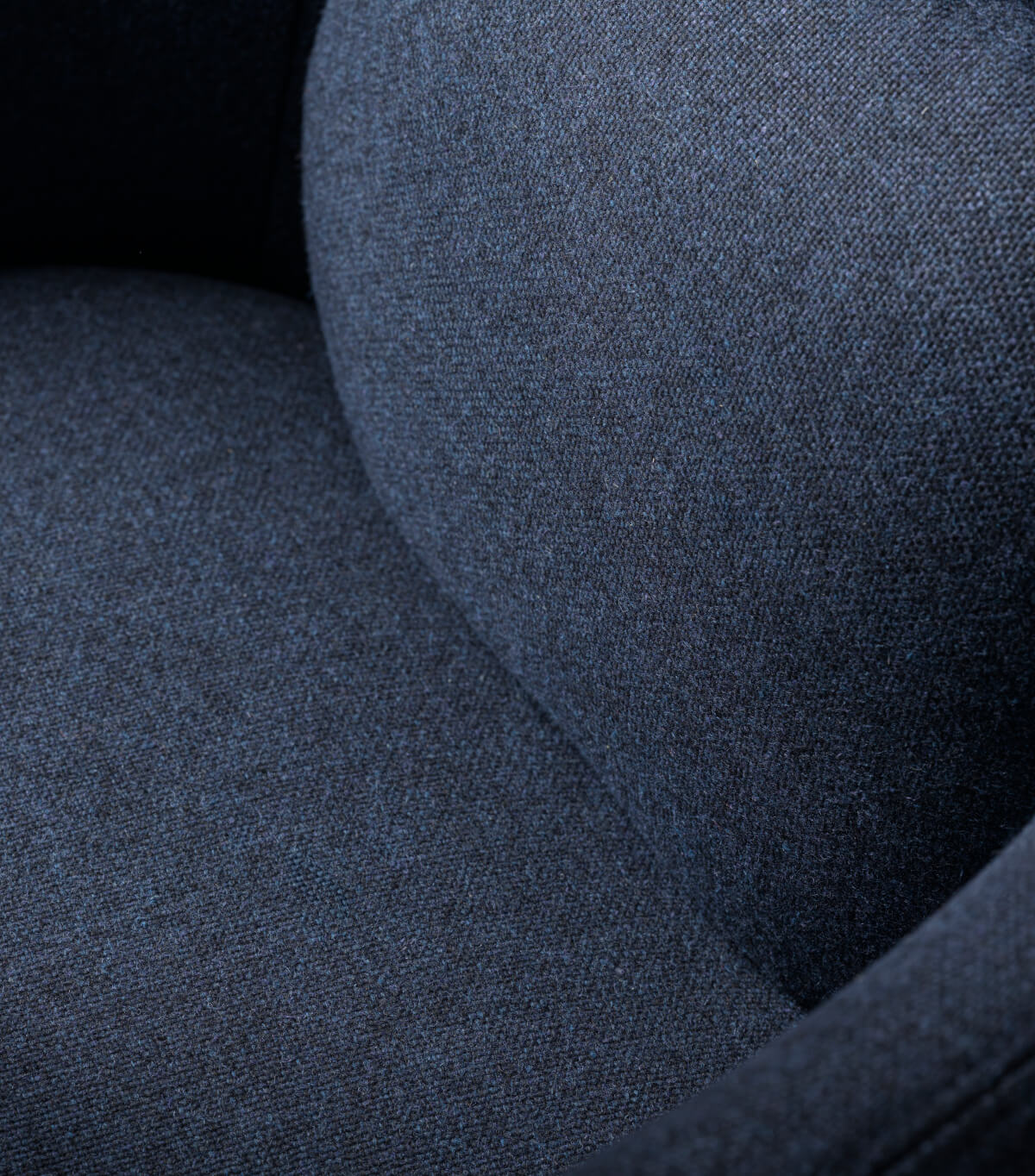 FDB Møbler L35 Gesja – ergonomischer Sessel FDB Møbler L35 Gesja Sessel, ergonomisch, Eiche natur, dunkelblau, nachhaltig, nordisches Design, komfortabel
