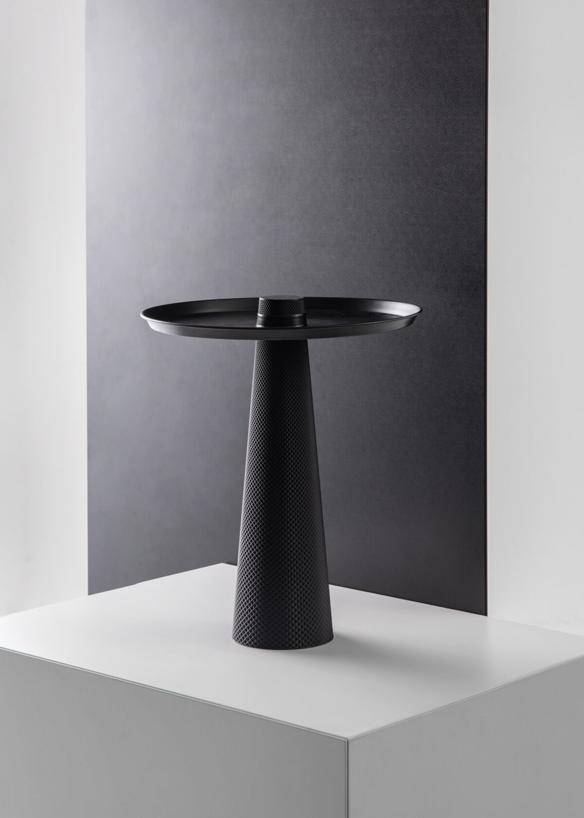 Moderner Wagner W-Move Tisch, leichter Beistelltisch mit minimalistischem Design, ideal für Wohn- und Arbeitsbereiche