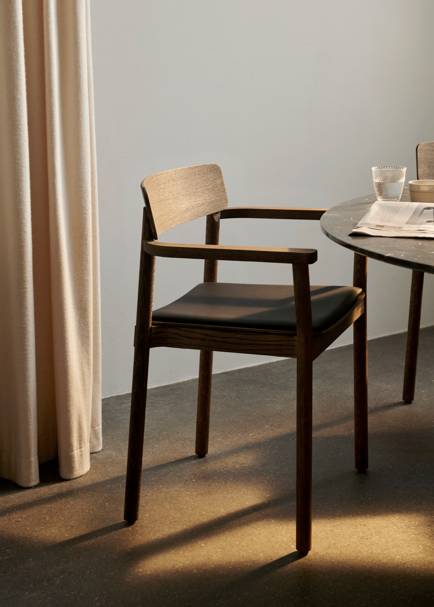 &Tradition Betty TK11 Armlehnstuhl im Essbereich, elegant gepolstert, komfortabel und stilvoll – dänisches Design