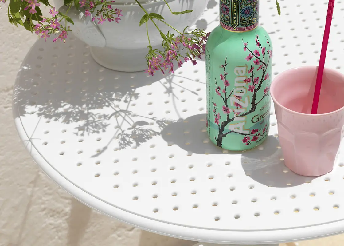 nardi-bistrotisch-detail-lochstruktur-outdoor.webp?width=3000