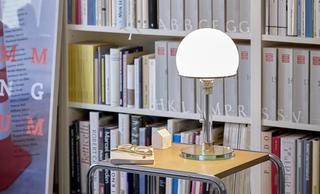 tecnolumen-wg24-wagenfeld-bauhaus-tischleuchte-bibliothek.webp?width=3000