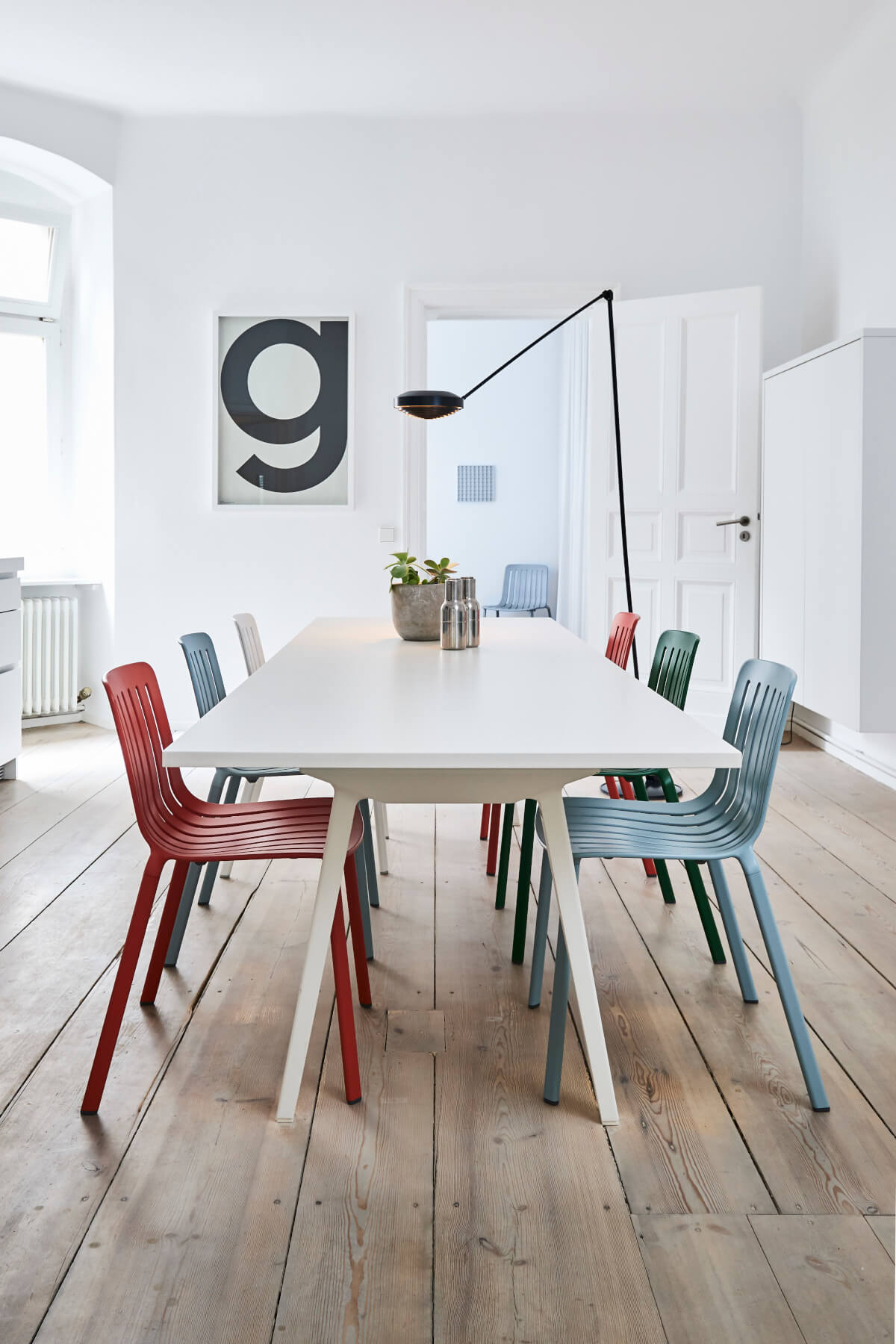 Magis Plato Stuhl – Komfort & Langlebigkeit Moderner Magis Plato Stuhl mit klaren Linien, komfortabel und langlebig – Design für Wohn- und Objektbereiche