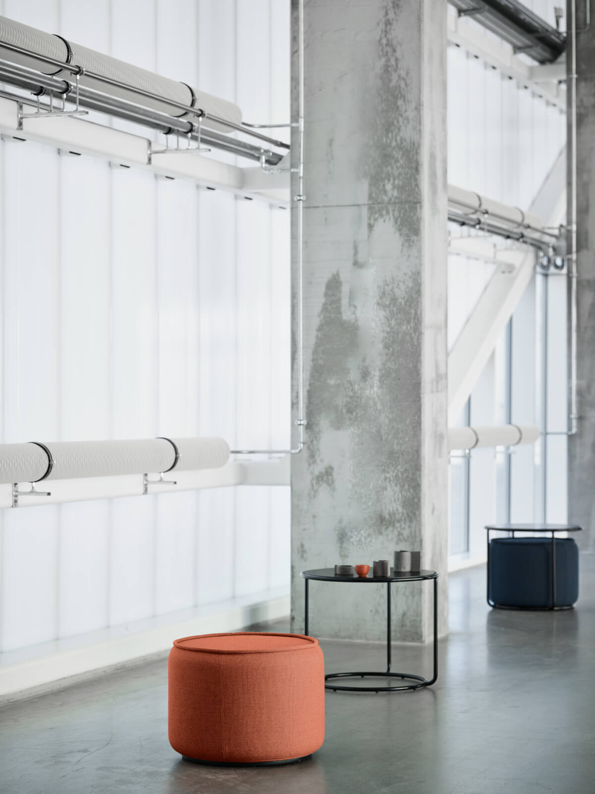 Softline Tom Hocker als vielseitiger Sitzhocker, hochwertig gepolstert, ideal für Wohnzimmer und Büro