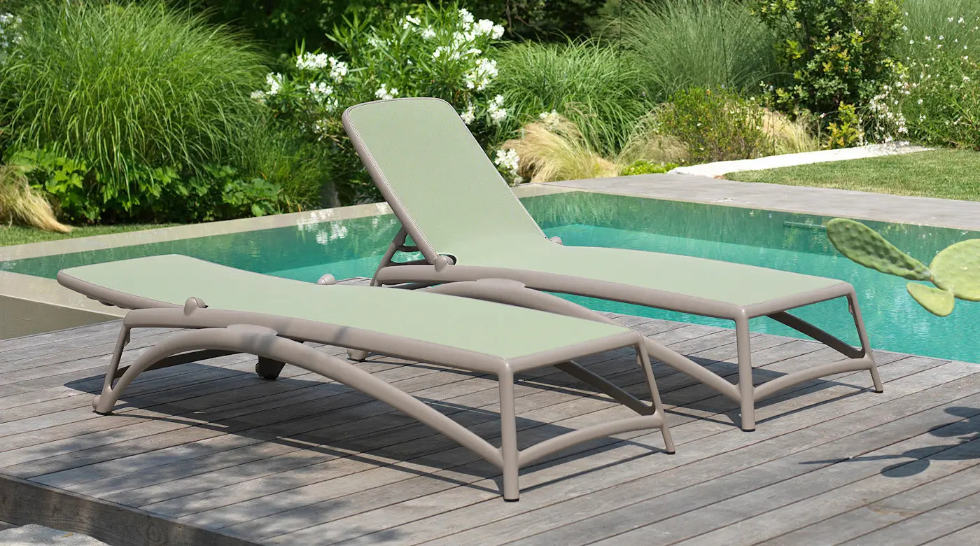 nardi-atlantico-gartenliege-tortora-agave-pool.webp?width=3000