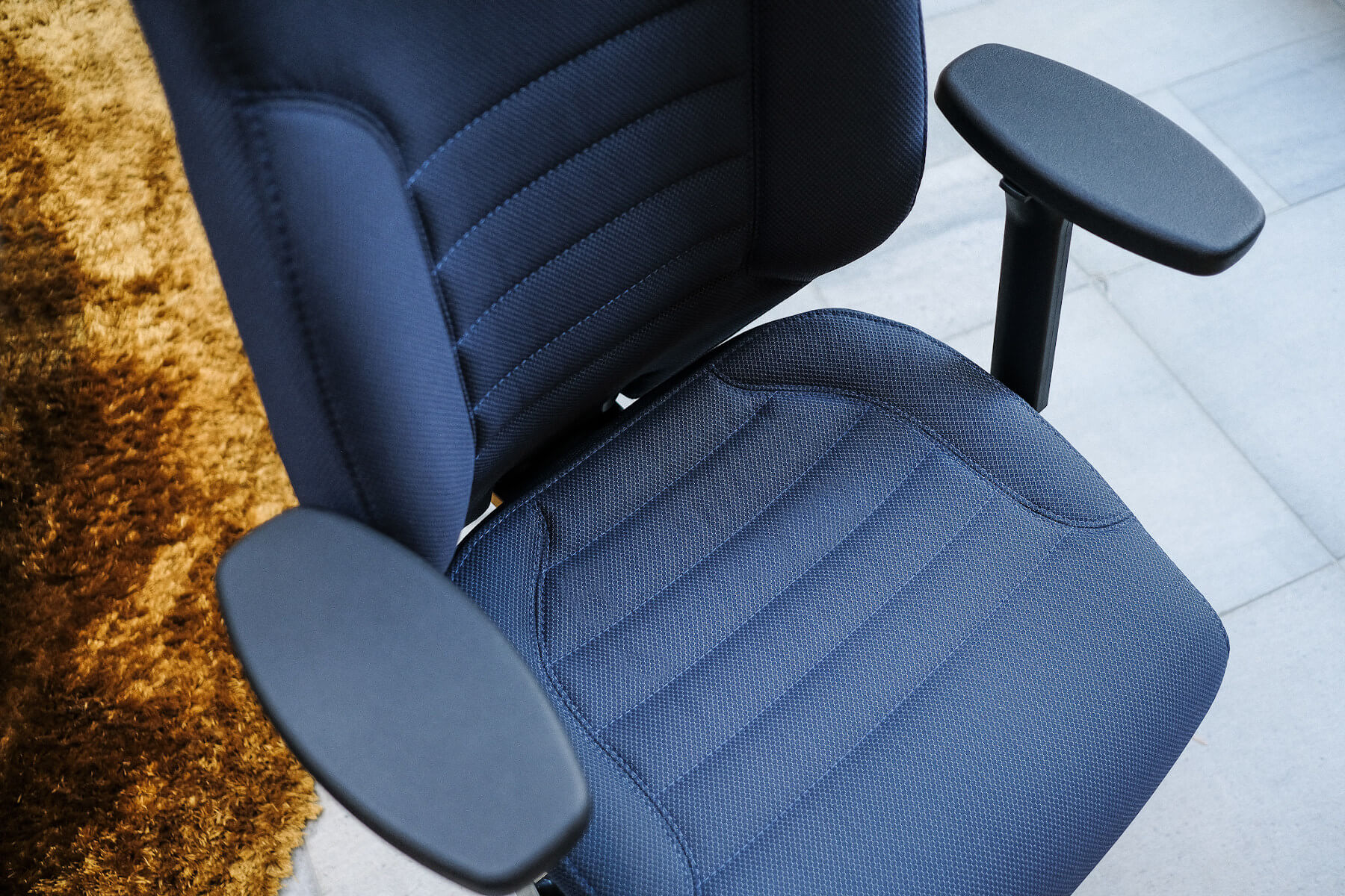 Giroflex 24 Stunden Bürostuhl für Kontrollräume, maximaler Sitzkomfort, stabile Konstruktion und flexible Einstellungen