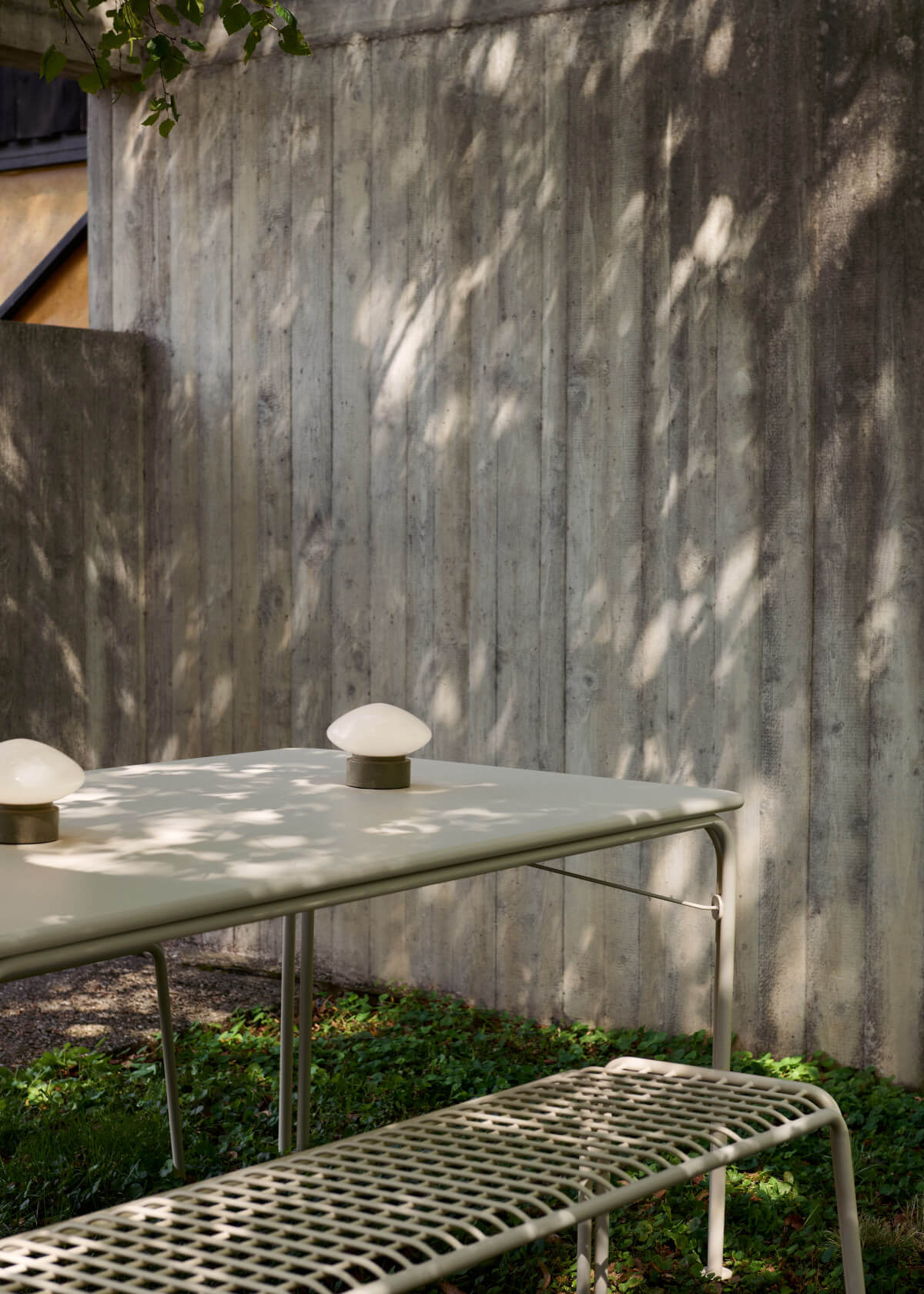 &Tradition Thorvald SC113 Outdoor Gartentisch, 160x90cm, pulverbeschichteter Stahl, wetterfest & stilvoll