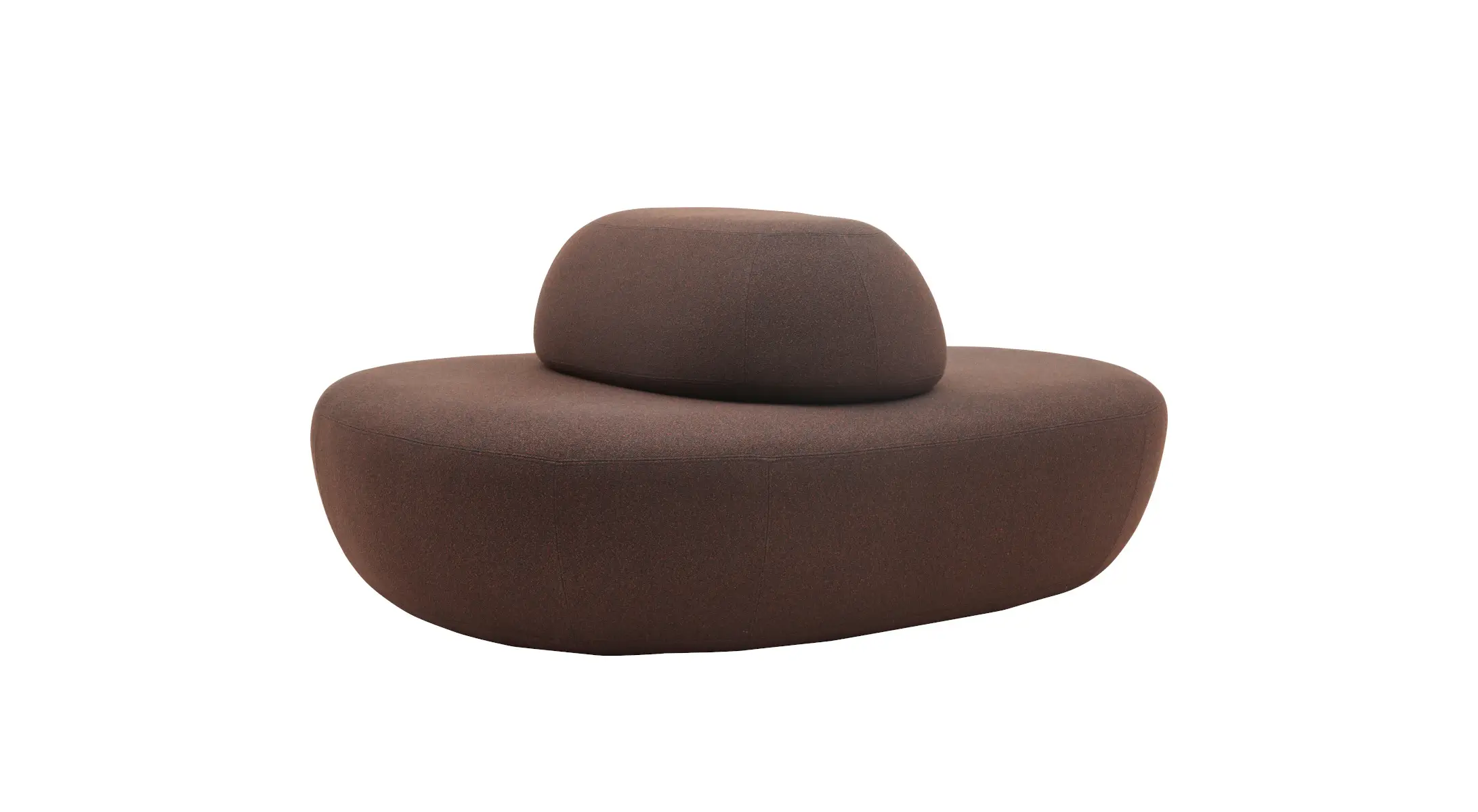 Softline Sisters Hocker Large mit Rückenlehne in Braun aus schräger Perspektive mit breiter organisch gerundeter Sitzfläche und gepolsterter Rückenlehne.