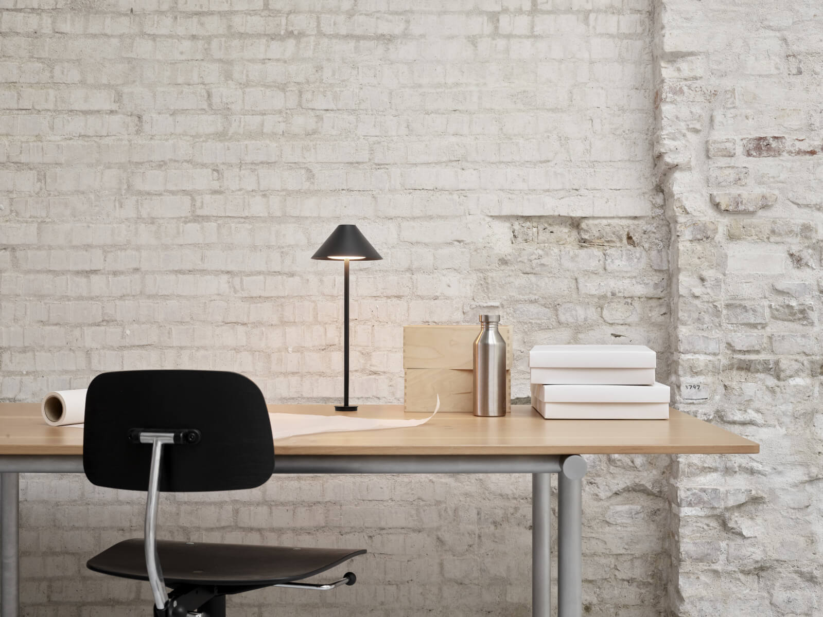 Skandinavische Keglen Tischleuchte von Louis Poulsen, kompakte Designerleuchte für wohnliches Licht und angenehme Atmosphäre.