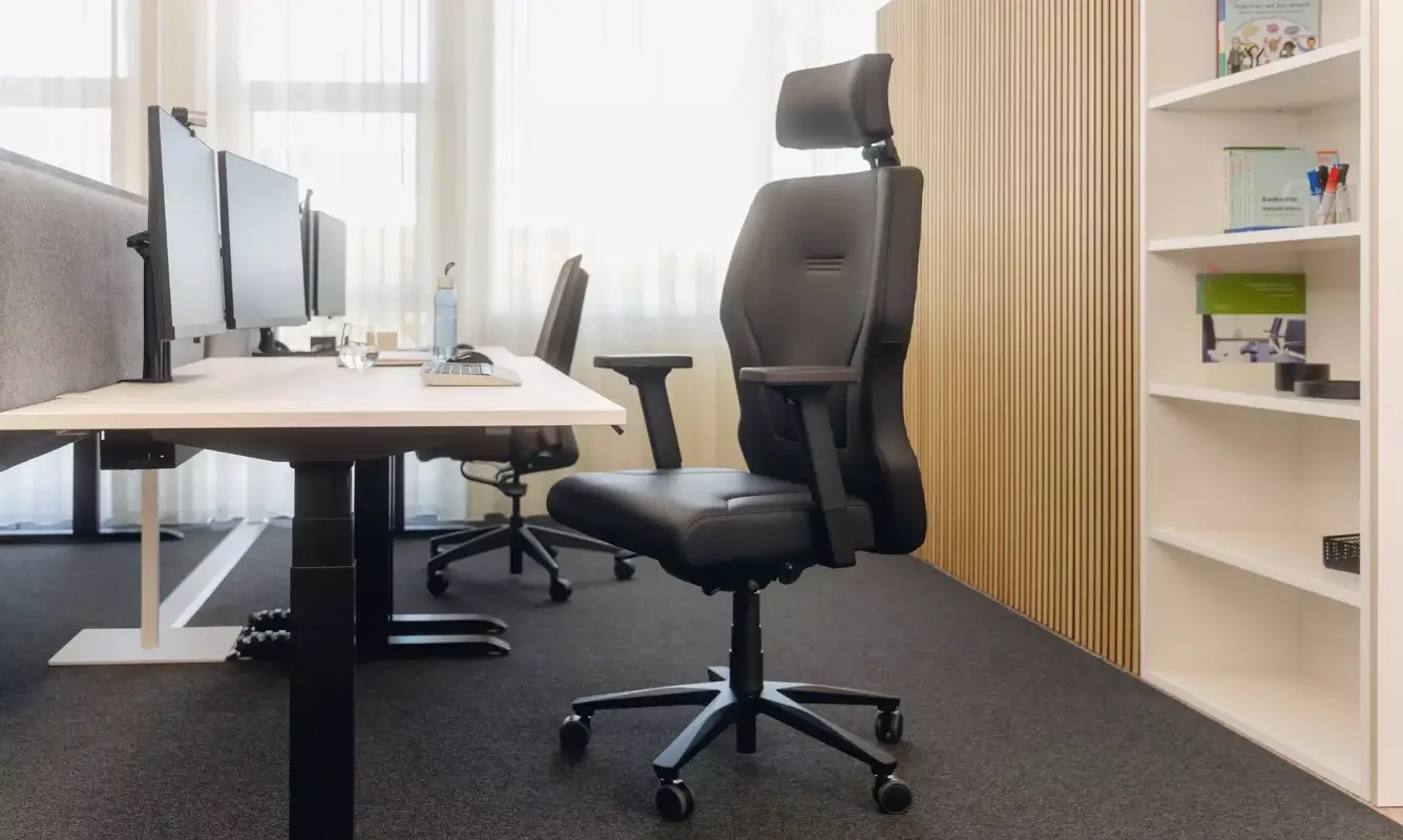interstuhl-xxl-buerostuhl-kopfstuetze-arbeitsplatz.webp?width=3000