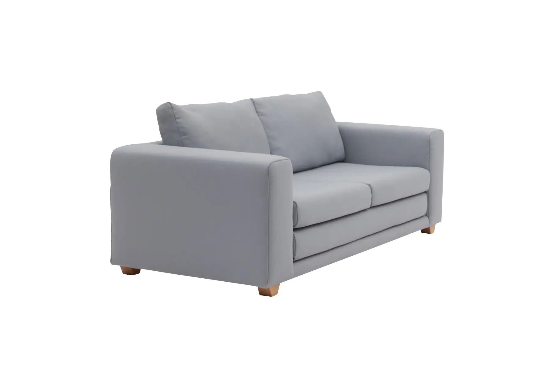 Softline Victor Sofa 2,5-Sitzer in Grau aus schräger Seitenansicht mit gepolsterten Armlehnen, zwei Rückenkissen und niedrigen Holzfüßen.