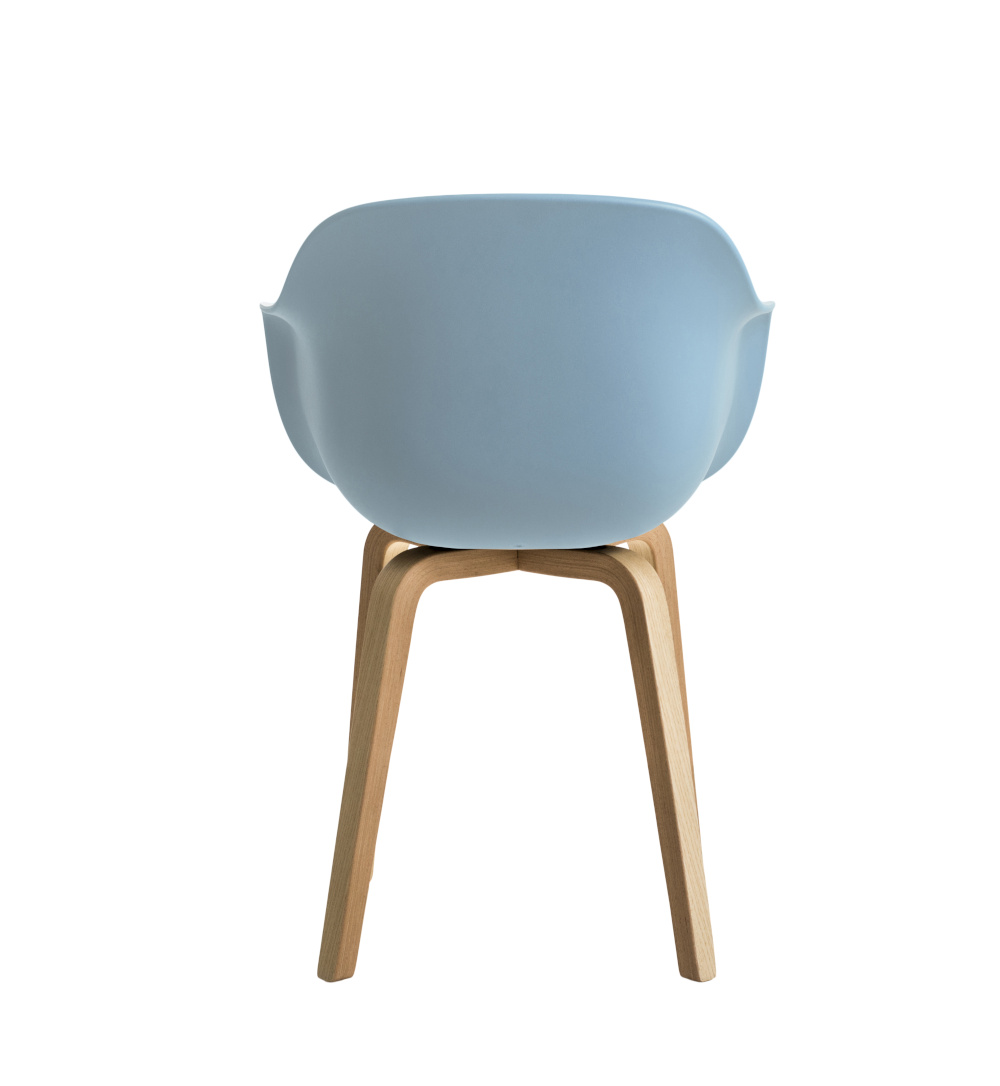 Magis Substance Armlehnstuhl, hellblau, Holzgestell Esche natur, moderner Designstuhl, bequem