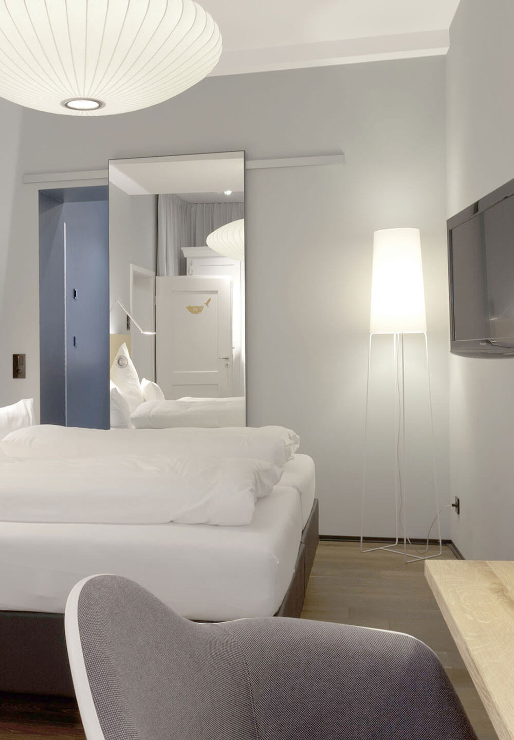 FRAUMAIER SlimSophie Stehleuchte in vielen Farben, modernes Wohnaccessoire mit charaktervollem Design