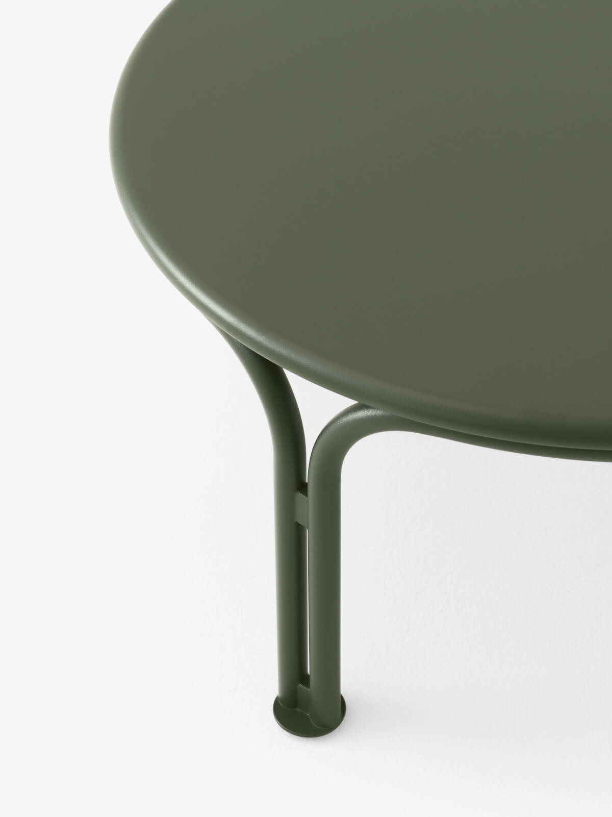 &Tradition Thorvald SC108 Outdoor Couchtisch bronze green, pulverbeschichteter Stahl, wetterfest und langlebig