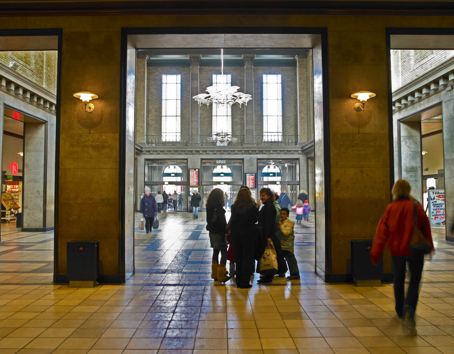 Designer Wandleuchte Louis Poulsen PH 3/2 mit zeitlosem Design und perfekter Lichtverteilung für Innenräume.