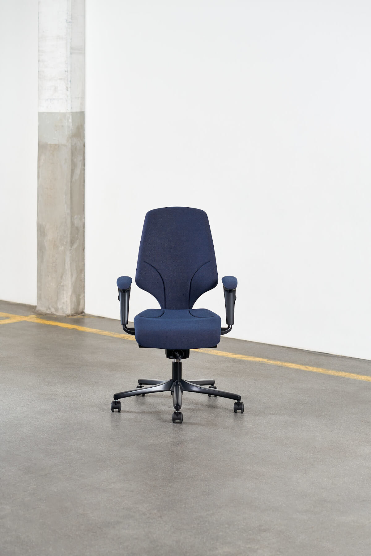 Giroflex 64-3078 Bürostuhl für professionelle Arbeitsplätze, bequem, höhenverstellbar und langlebig im täglichen Einsatz