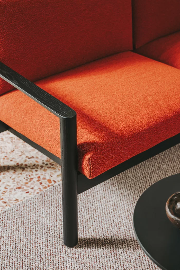 Detailaufnahme der gepolsterten Sitzfläche des Lapalma 10:30 Sessels