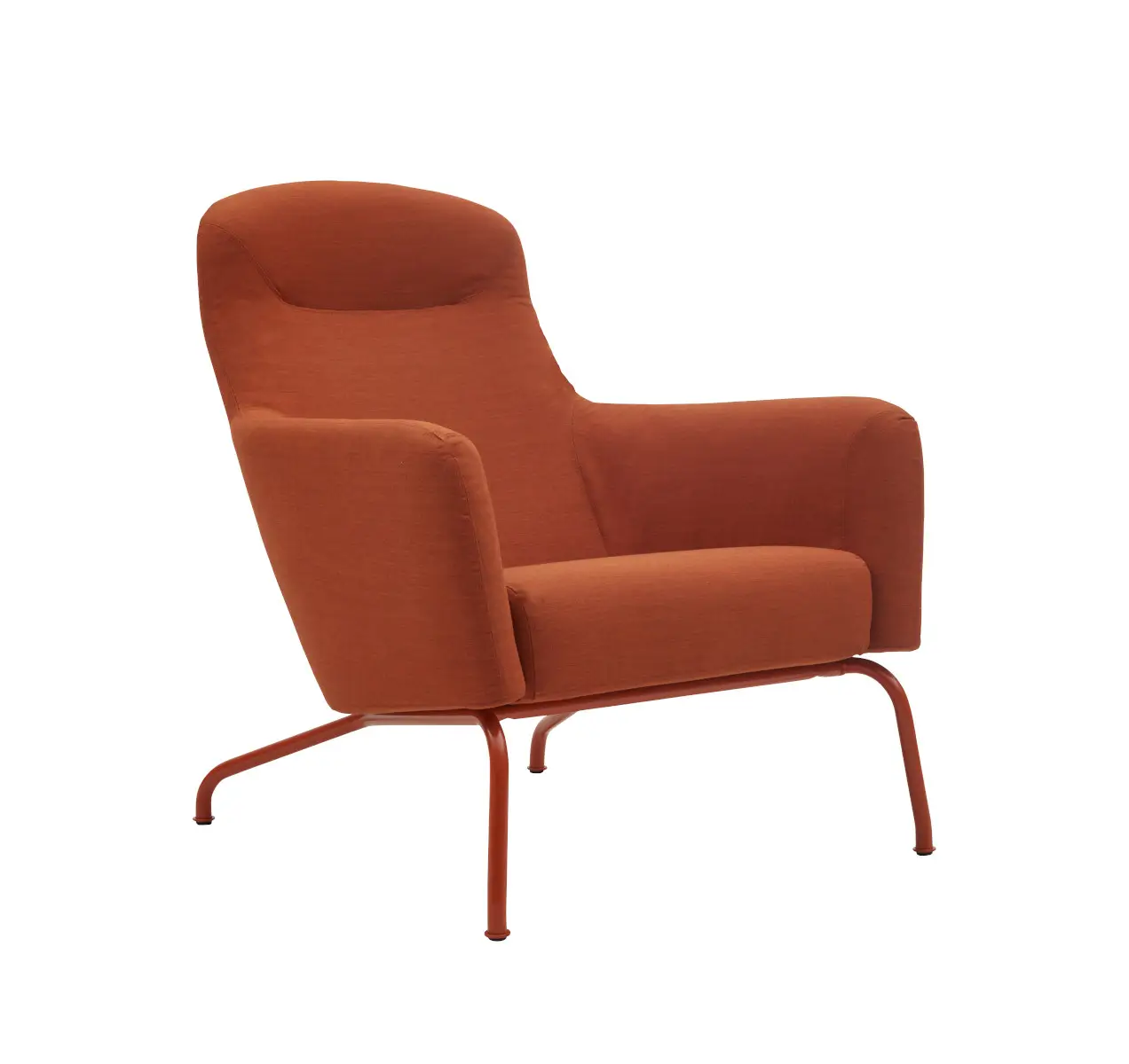 Softline Havana Low Sessel in Orange aus schräger Perspektive mit gepolsterter Rückenlehne, Armlehnen, Sitzkissen und farblich abgestimmtem Metallgestell.