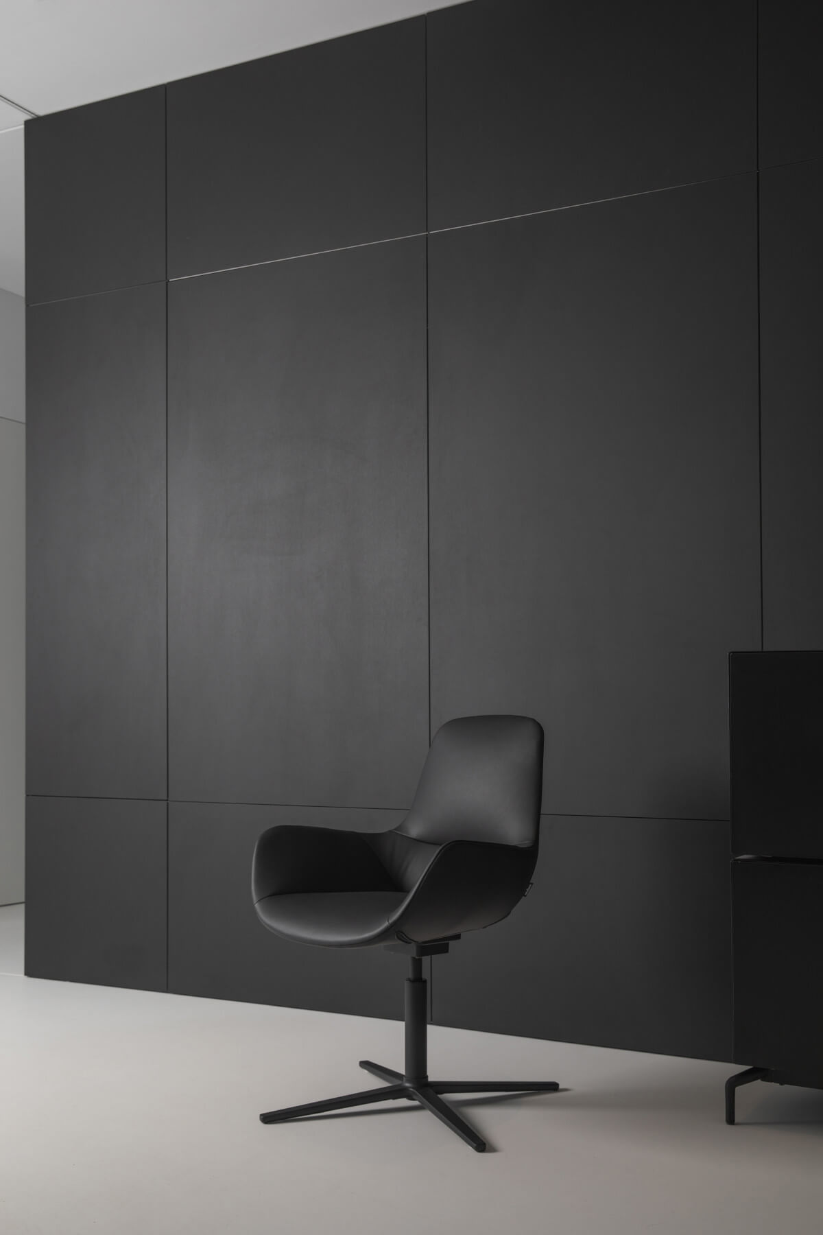 Wagner W-Club Compact Sessel mit ergonomischem Design, 4-Strahl-Gestell und variabler Höhenverstellung für flexibles Arbeiten