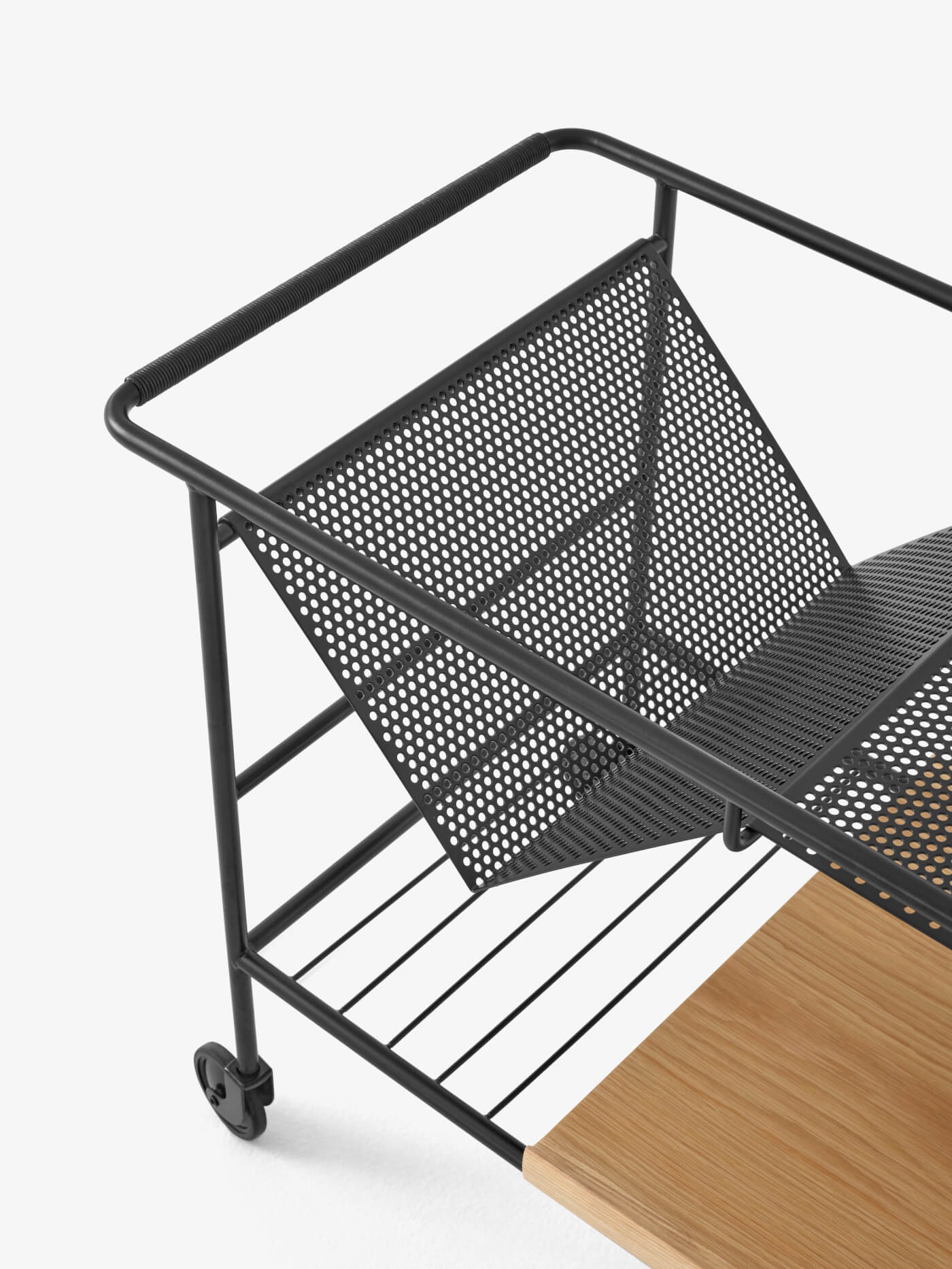 Design-Servierwagen Alima NDS1 von &Tradition, lackiertes Eichenholz, Stahlgestell in Schwarz, stilvoll und funktional