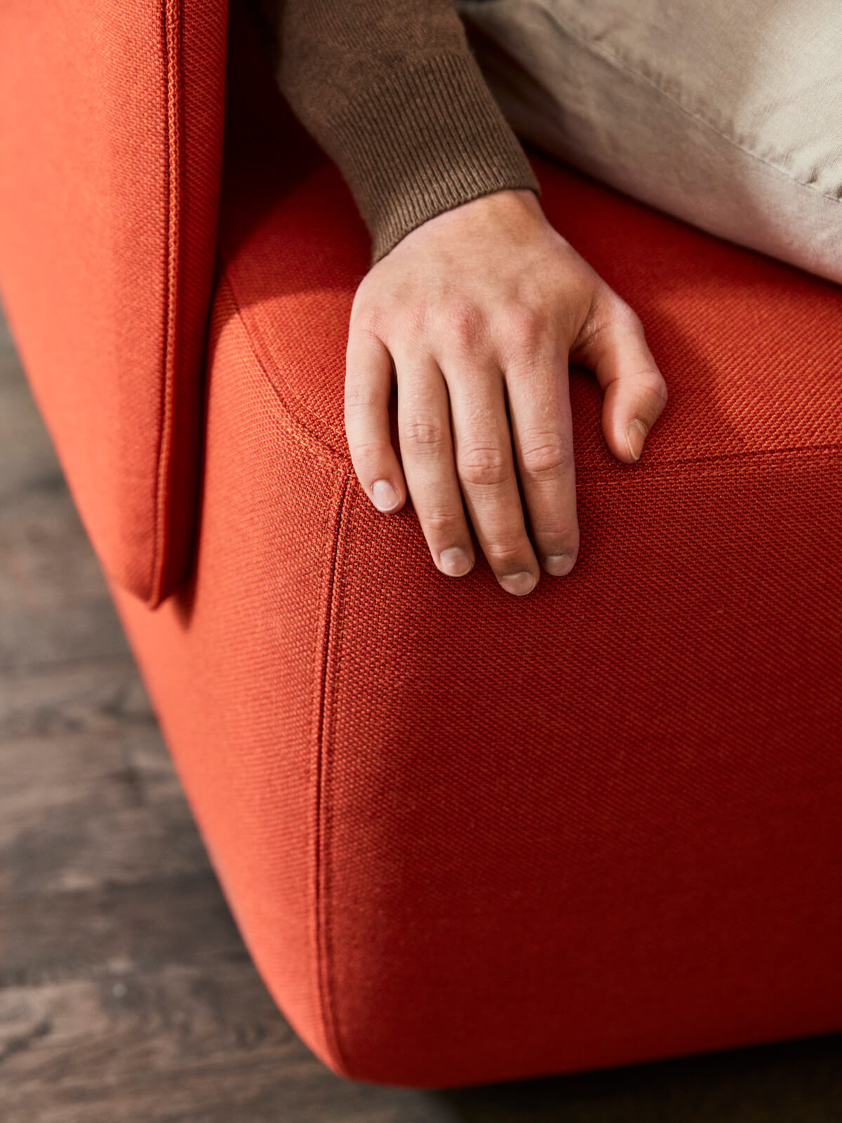 Modernes Softline Opera Sofa niedrig mit hochwertiger Polsterung, minimalistisches Sofa für Wohn- und Loungebereiche