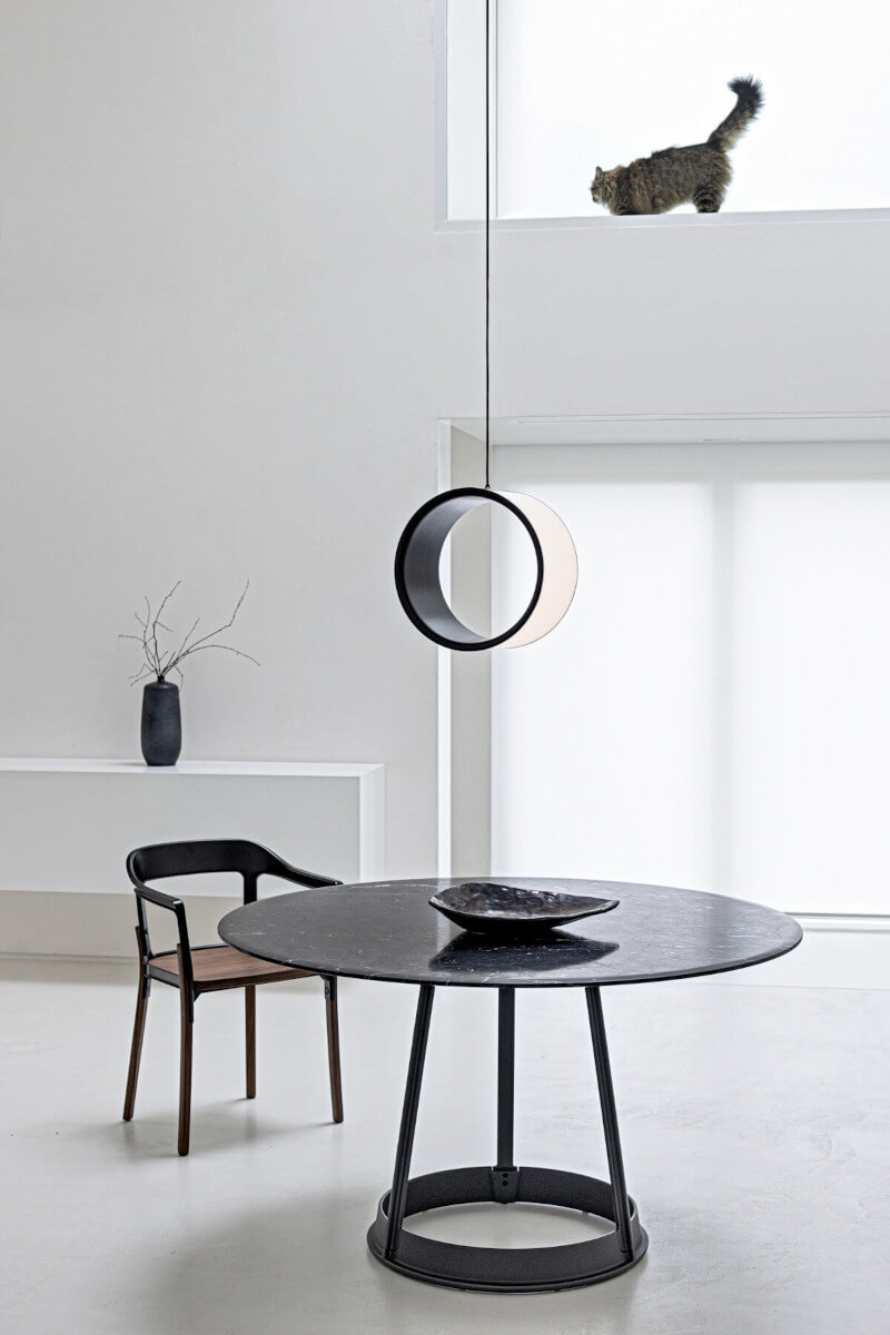 Magis Steelwood Chair im minimalistischen Wohnraum, elegant, bequem und hochwertig – Designerqualität aus Italien