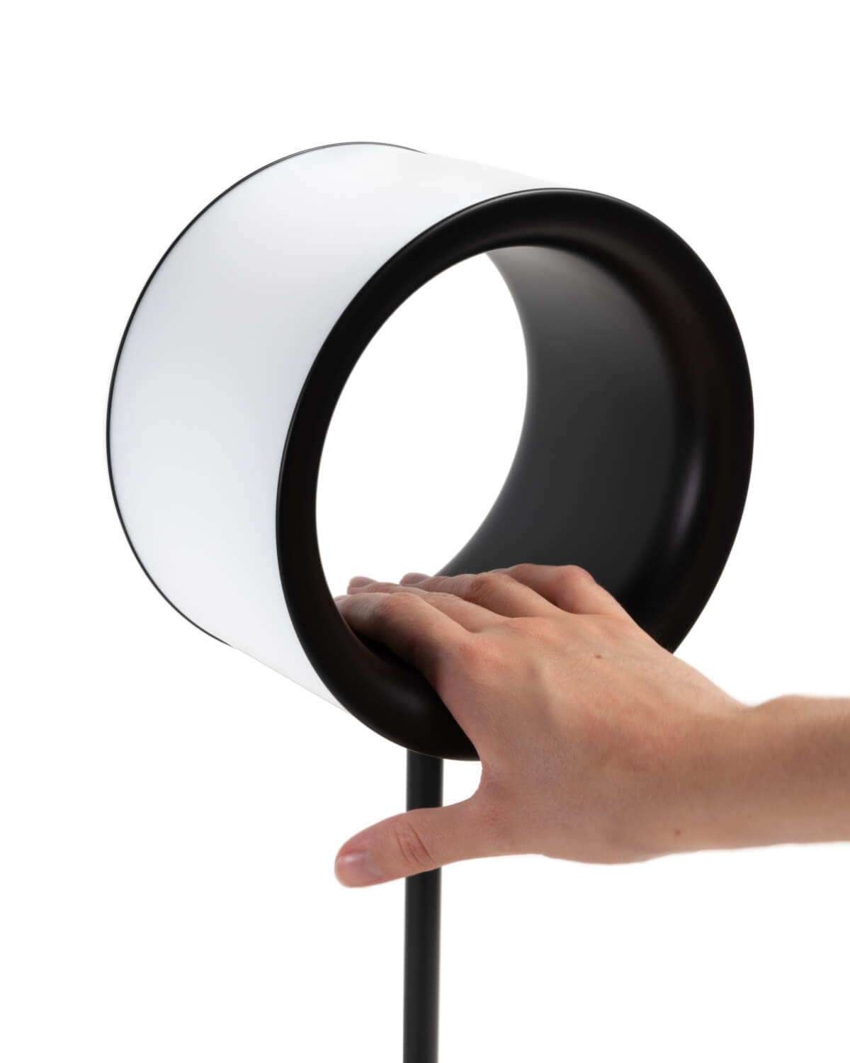 Magis Lost LED Stehleuchte, warmes Licht, hochwertig verarbeitet – ideal für Wohn- oder Arbeitsbereich