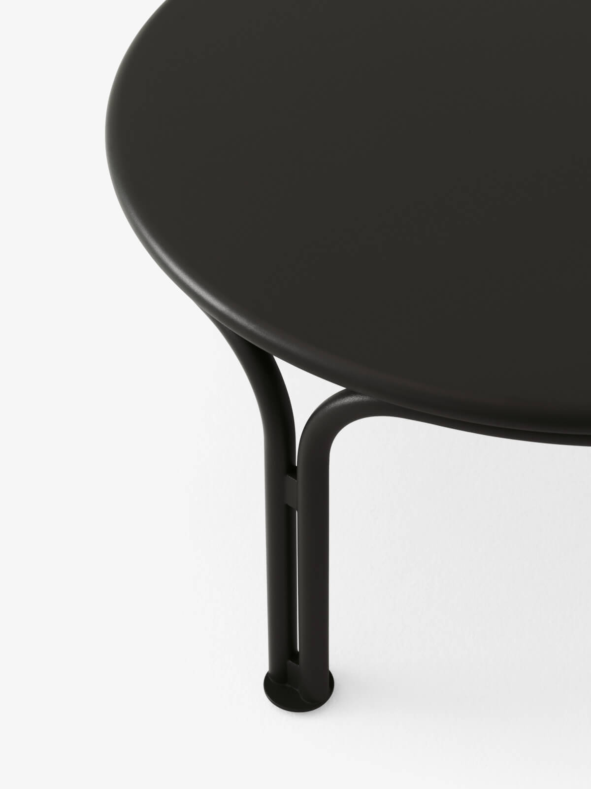 &Tradition Thorvald SC108 Couchtisch schwarz, wetterfester Outdoor Tisch aus pulverbeschichtetem Stahl, stilvoll