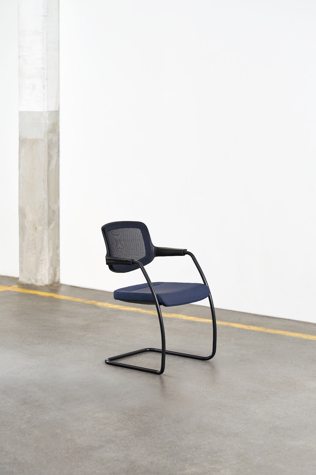 Giroflex 161-6403 Besucherstuhl Netzrücken Freischwinger für Büro und Konferenz